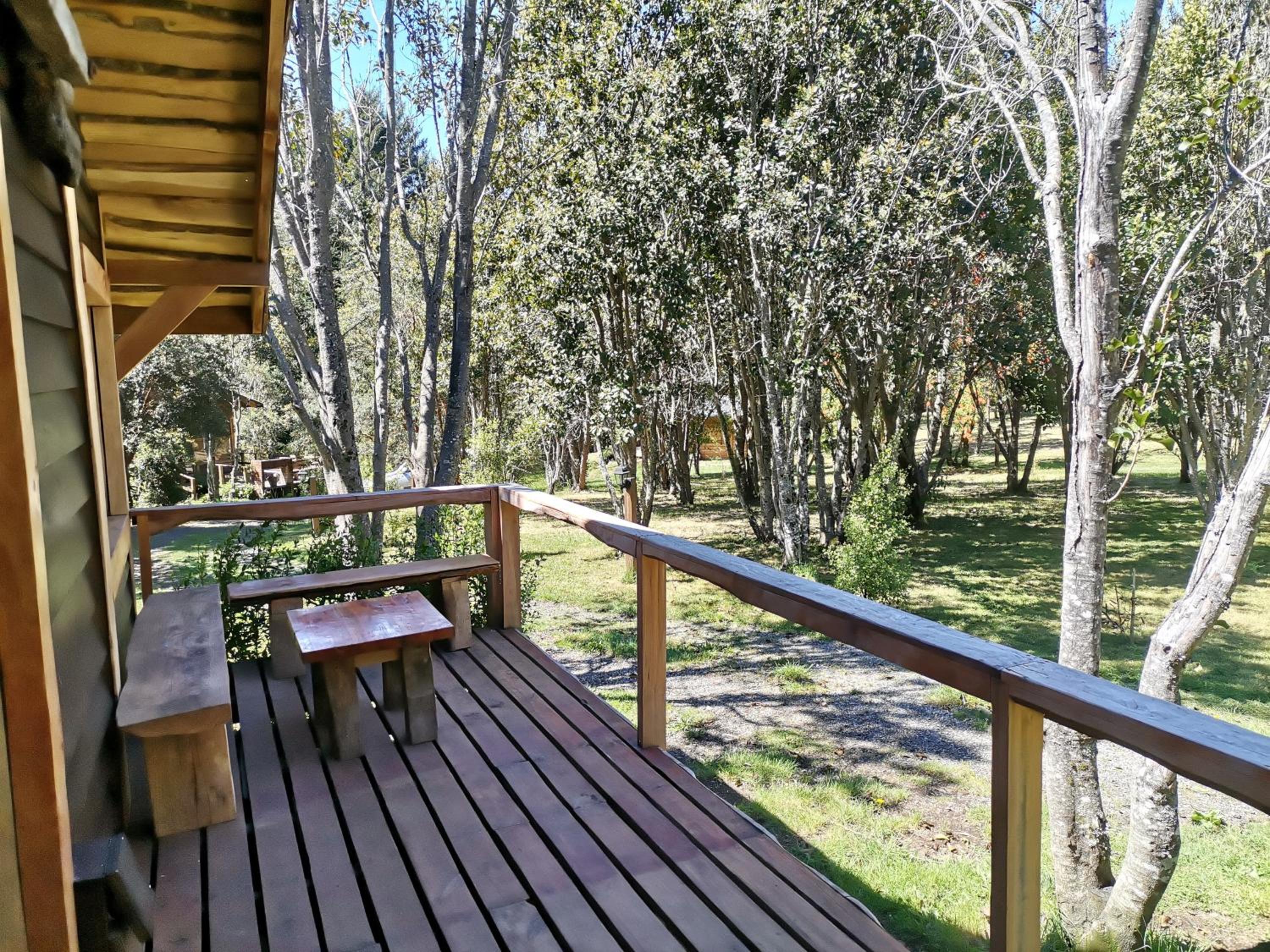 Wonderful rustic cabin 2, with native logs, on the banks of the Trancura River