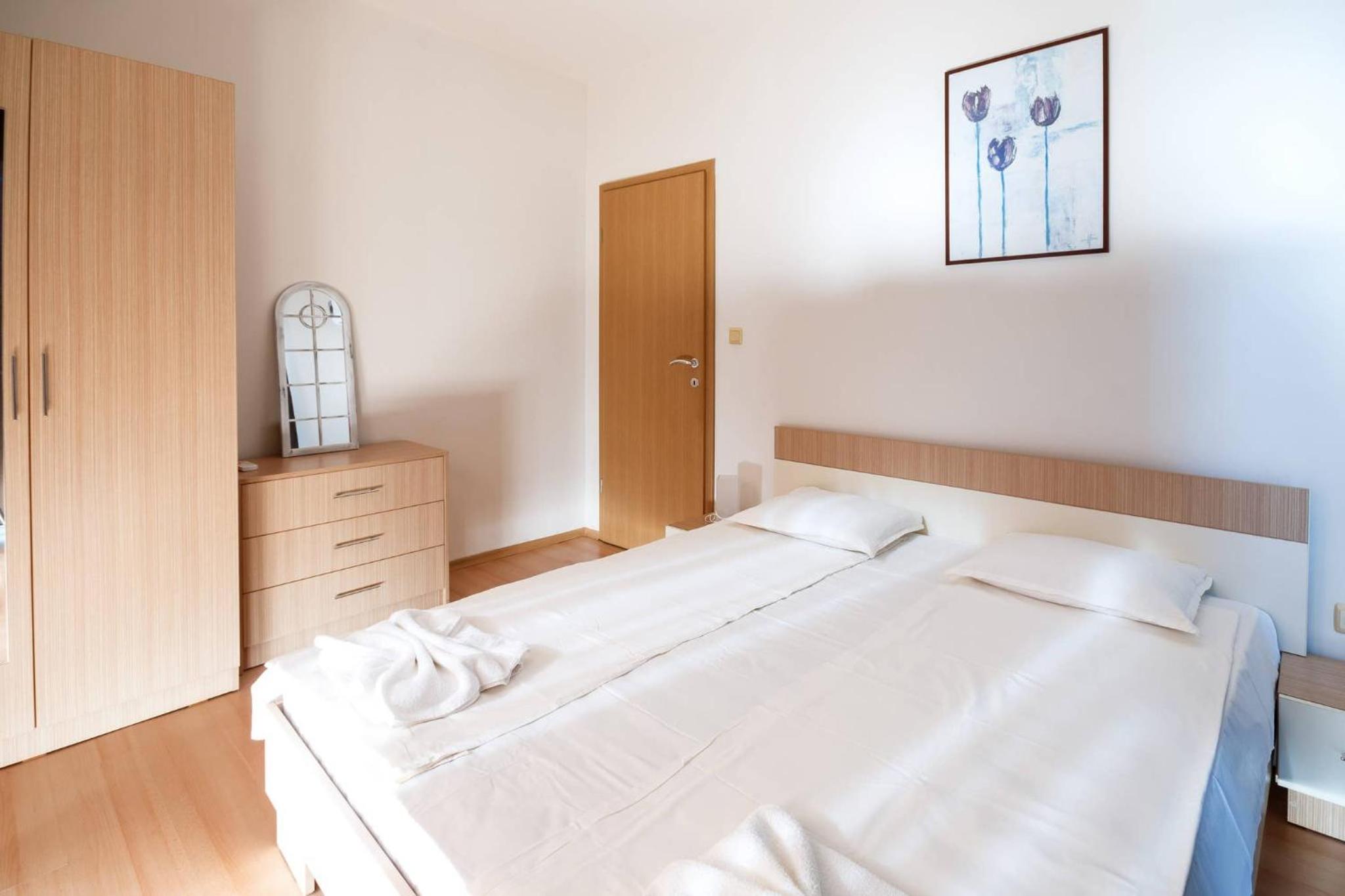 Seaside Apartment with 2 Bedrooms for up to 5 Guests