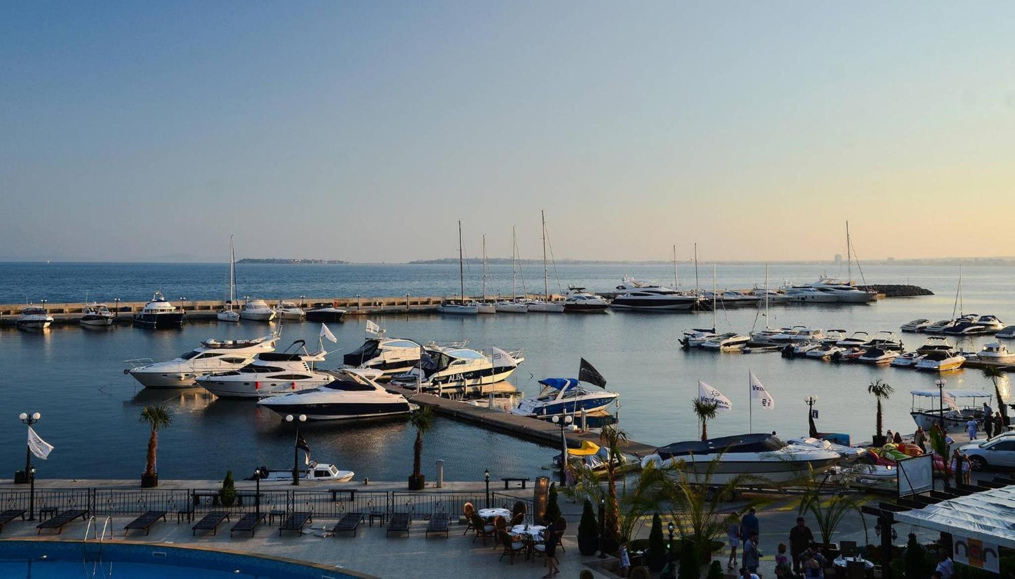 Seaside Apartment with 2 Bedrooms for up to 5 Guests