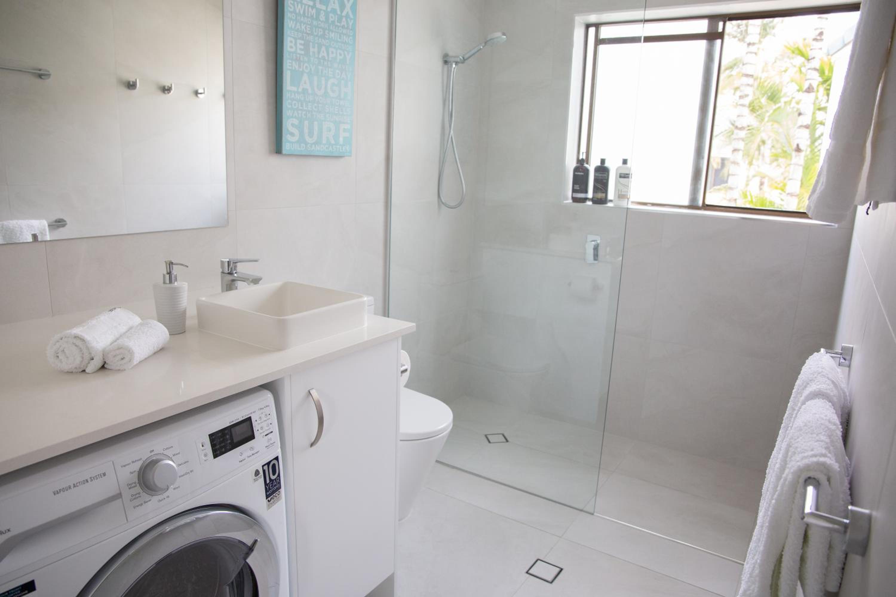 Noosaville Vacations - 2 Bedroom Renovated Townhouse, Walk to Noosa River - Property Image 2