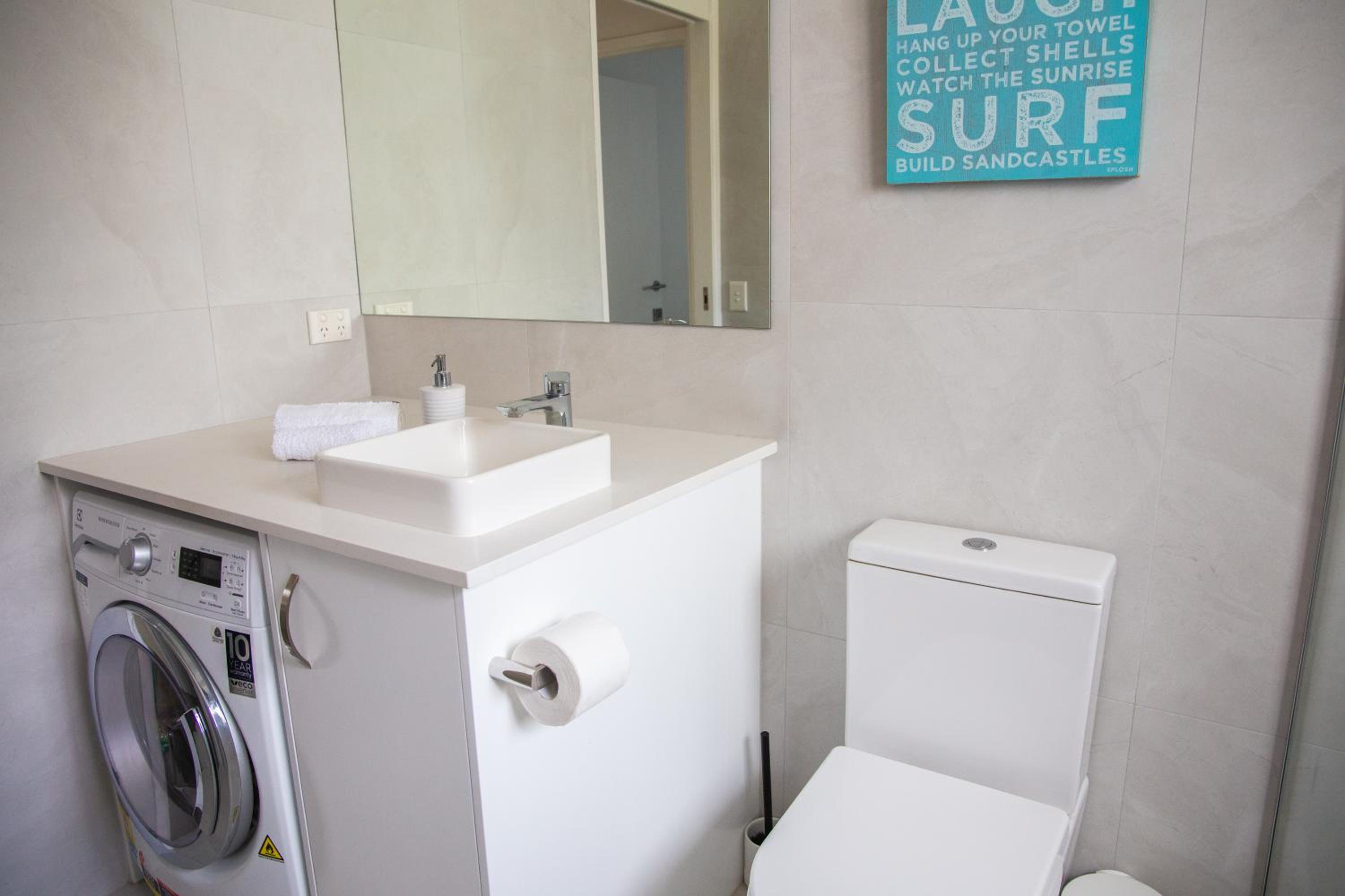 Noosaville Vacations - 2 Bedroom Renovated Townhouse, Walk to Noosa River - Property Image 14