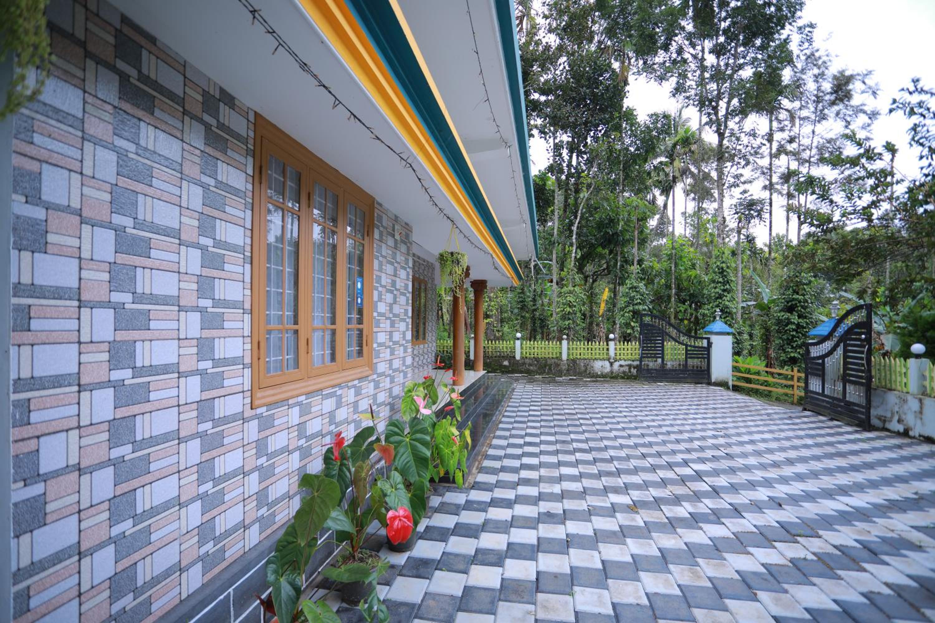 Arabian Nights Munnar,Family Villa with Pool view 2