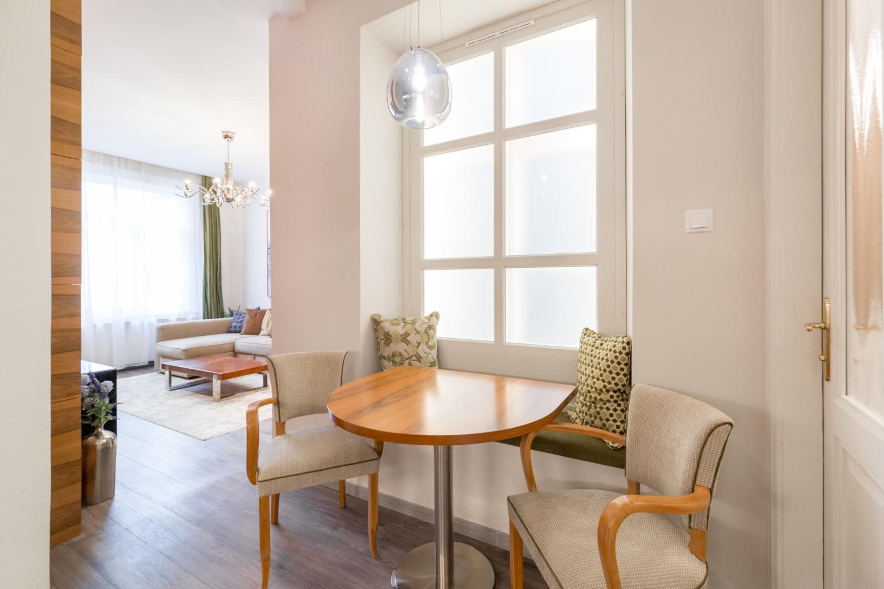 De Luxe Suite in The Absolute Center
