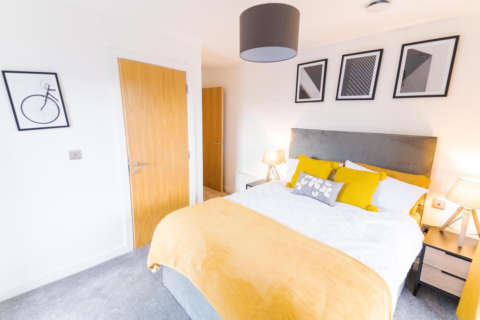 2 Bed Apartment Sleeps 4 with Free Parking view 3