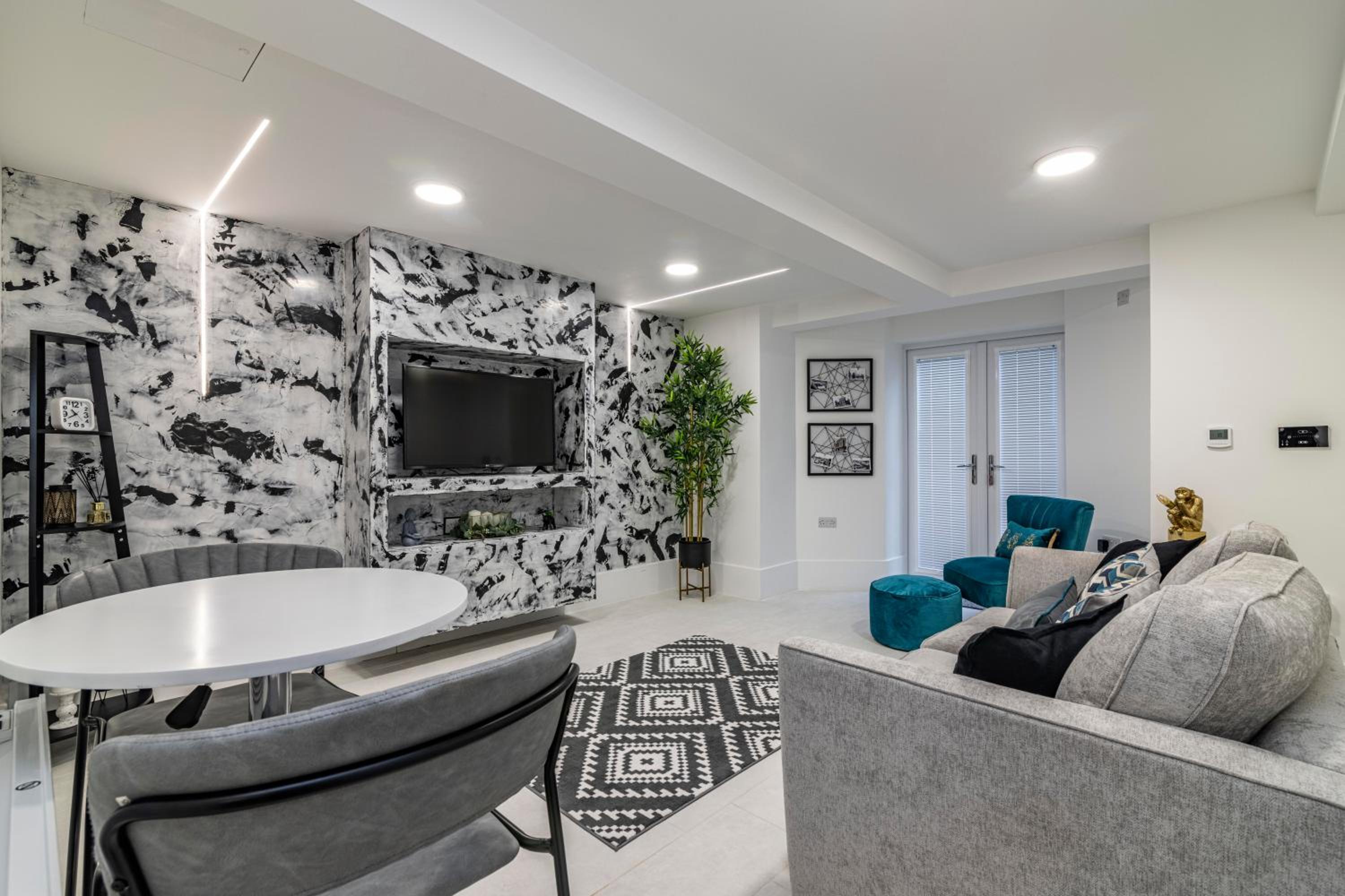 Cosy Apartment in West Bridgford, Close to Transport links and walking distance to Cricket and Football view 5
