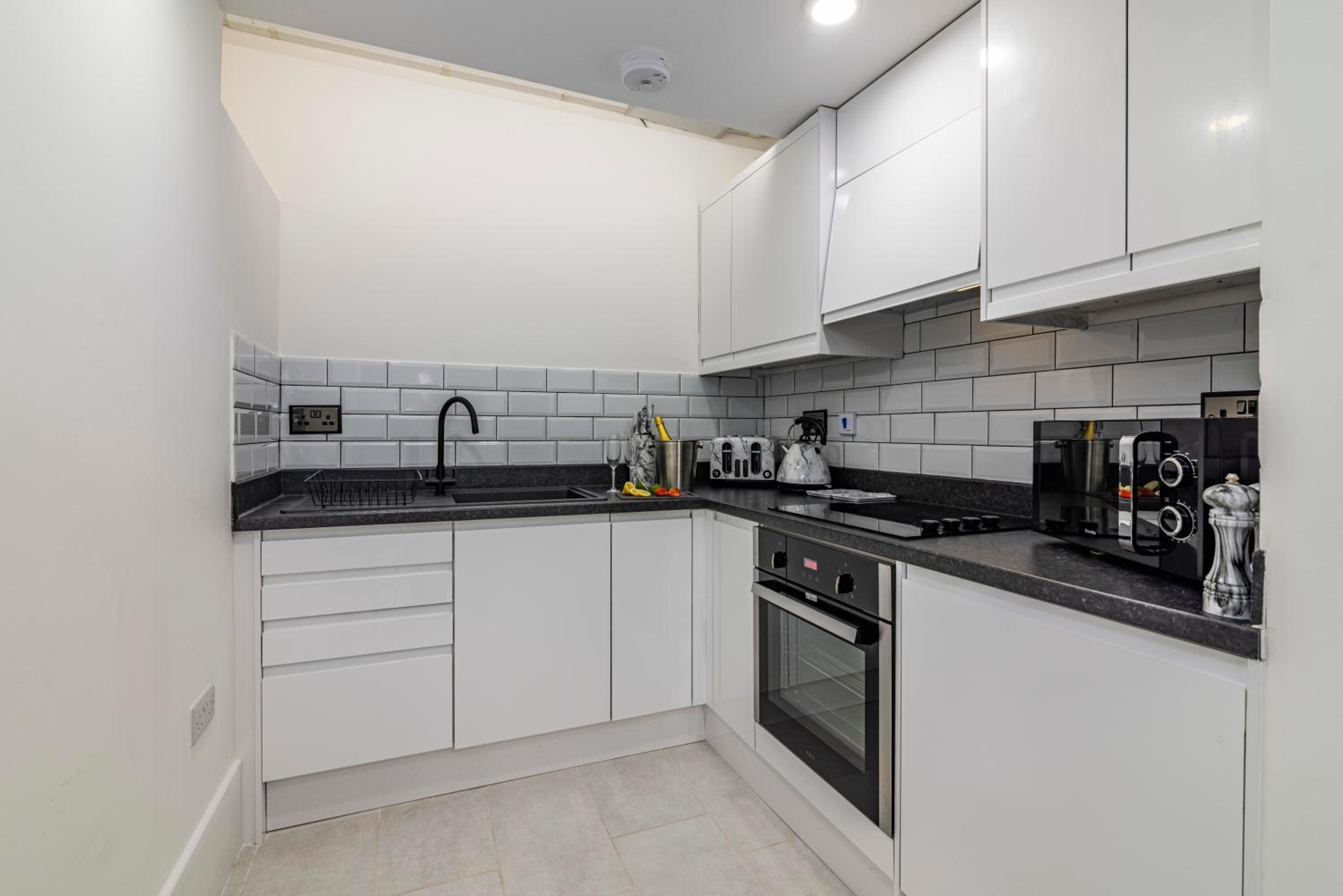 Cosy Apartment in West Bridgford, Close to Transport links and walking distance to Cricket and Football view 2