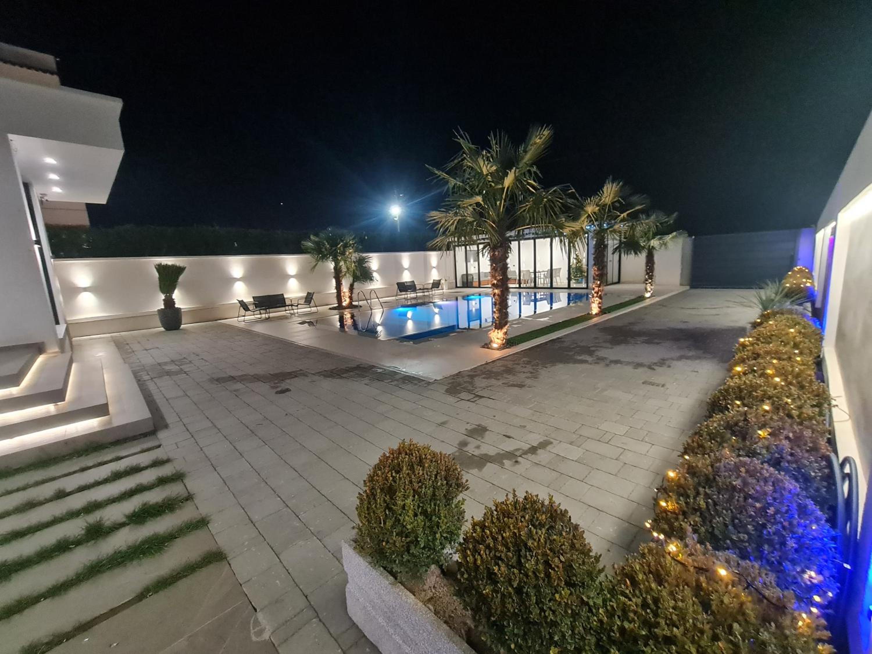 LT Luxury Villa