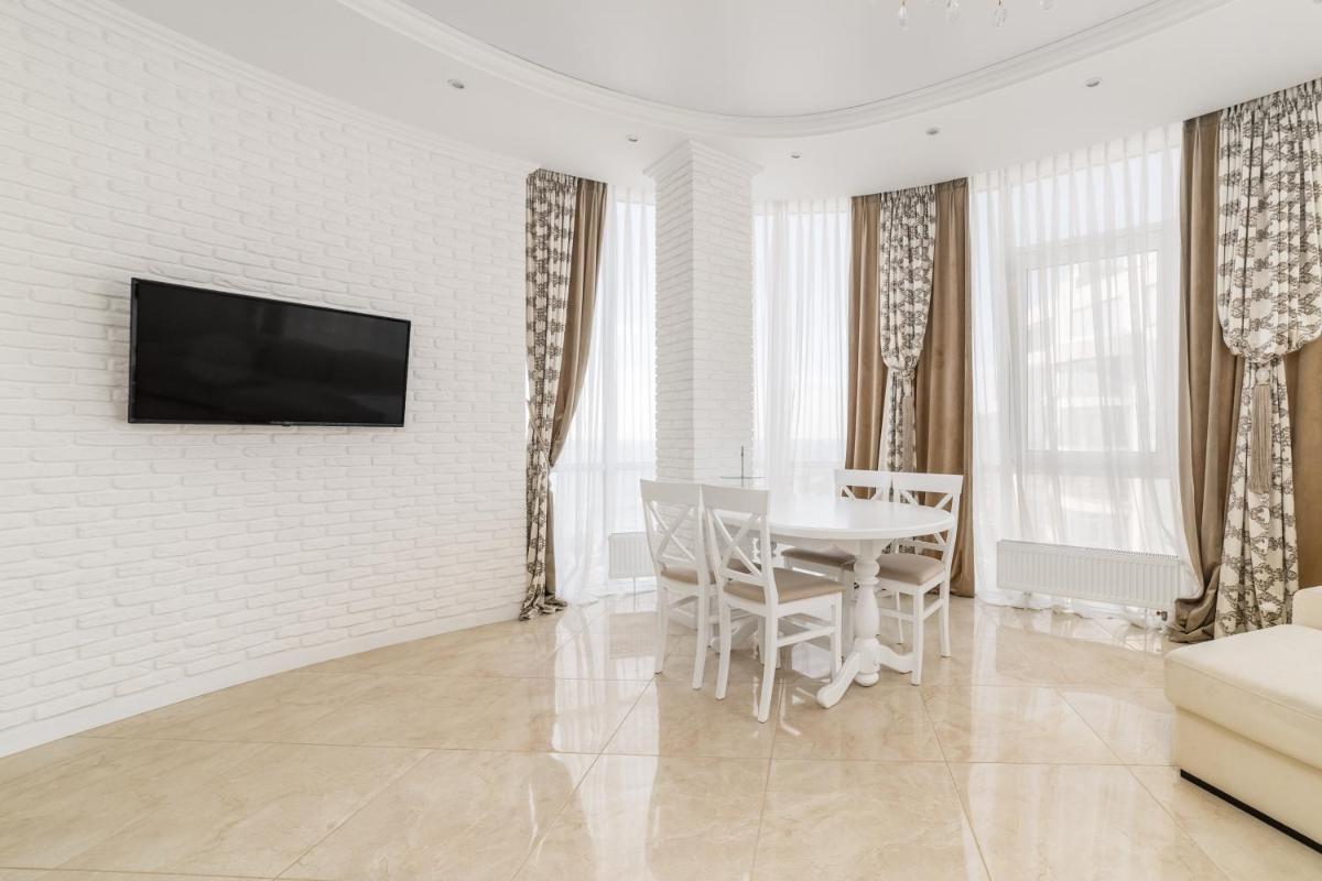 Gagarin Plaza Panoramic Sea View Apartment view 3