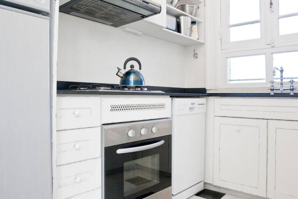 Beautiful 3 bedroom apartment in the Heart San Telmo view 3