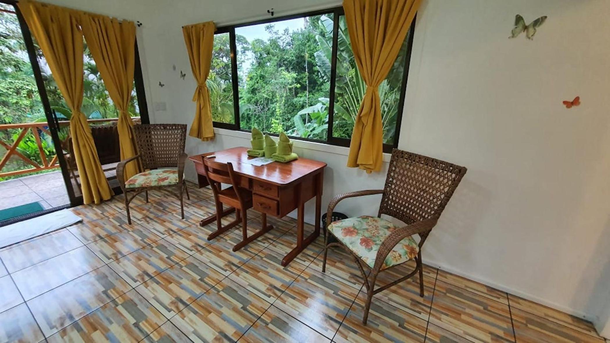 Las Caletas Lodge