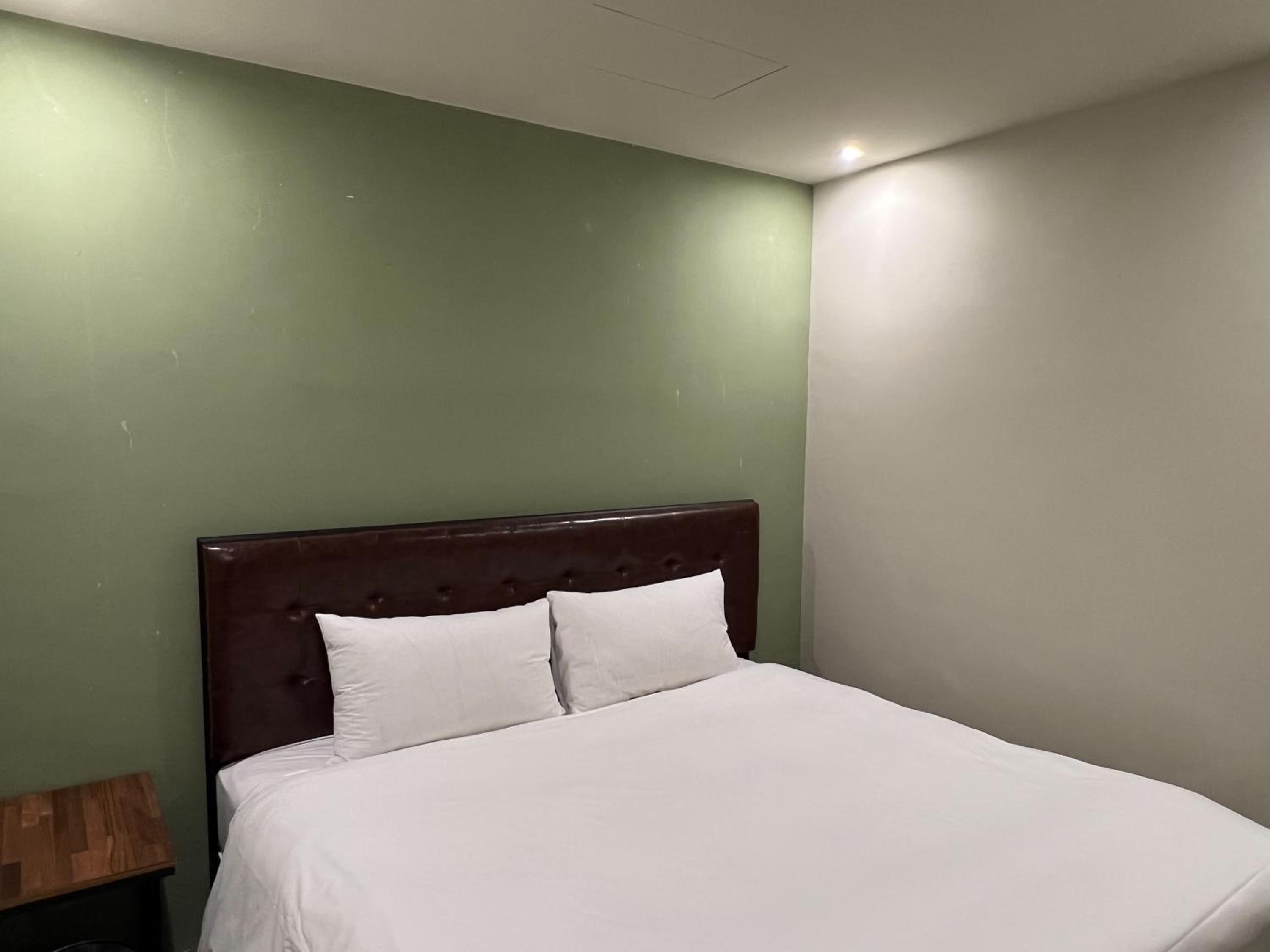 Saint Hostel