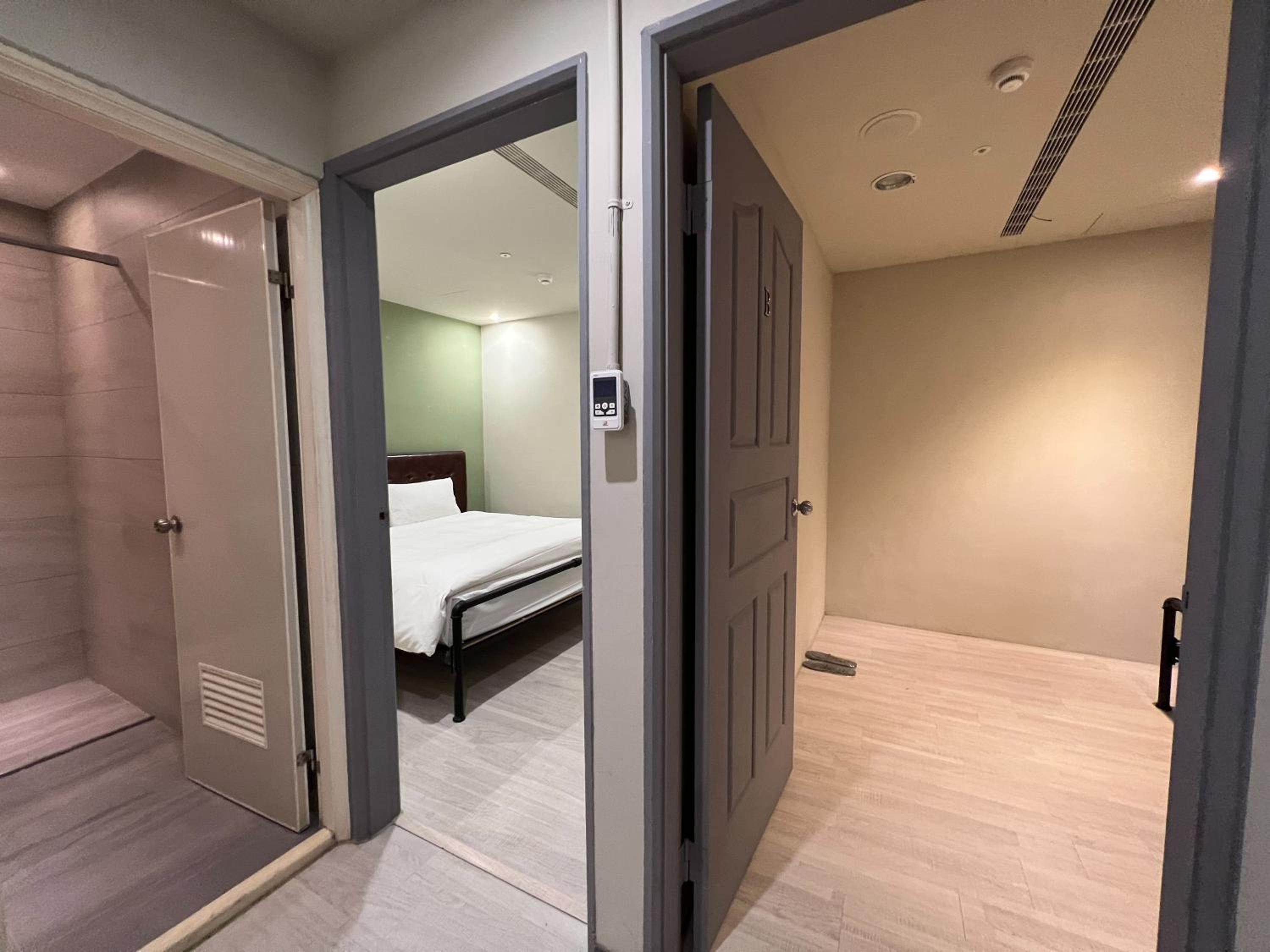 Saint Hostel