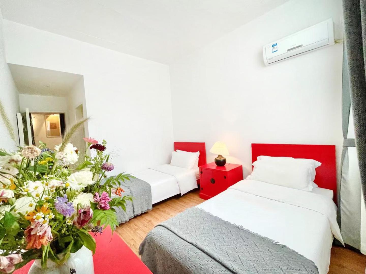 Peking Garden Youth Hostel-Houhai&Nanluoguxiang&Drum tower-Cafe&Bar&Movie night&Social area&Rooftop