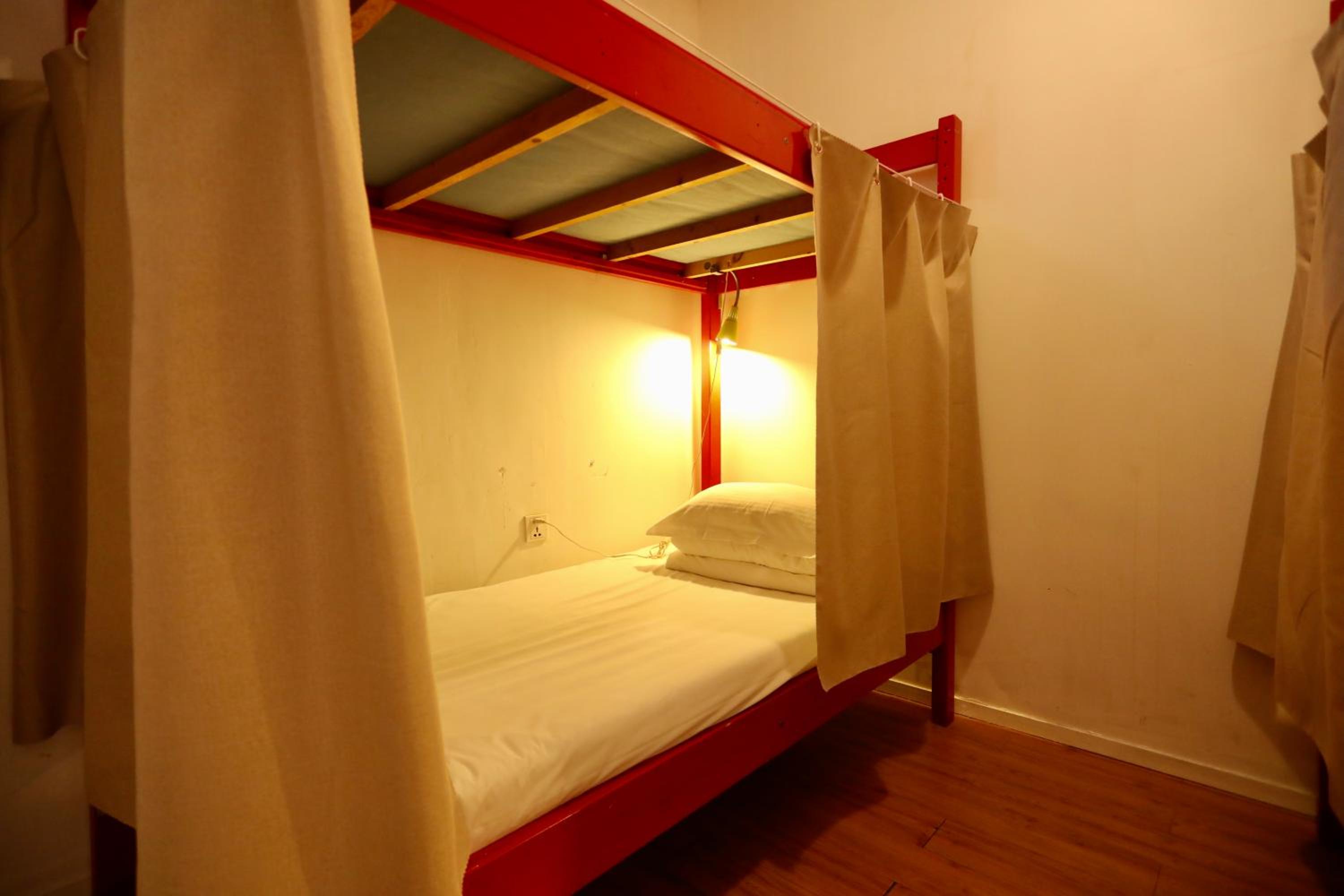 Peking Garden Youth Hostel-Houhai&Nanluoguxiang&Drum tower-Cafe&Bar&Movie night&Social area&Rooftop