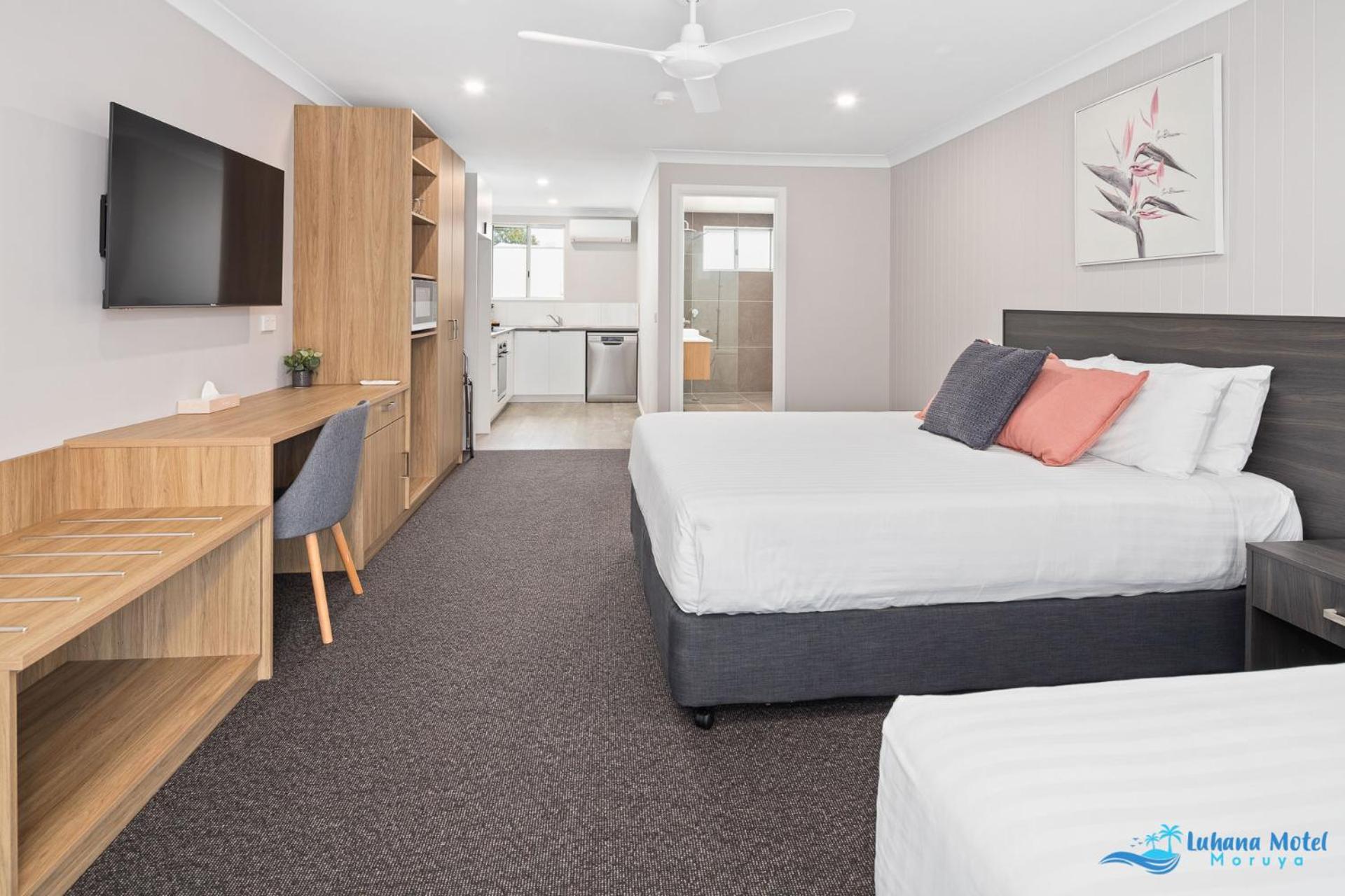 Hive Hotel, Moruya