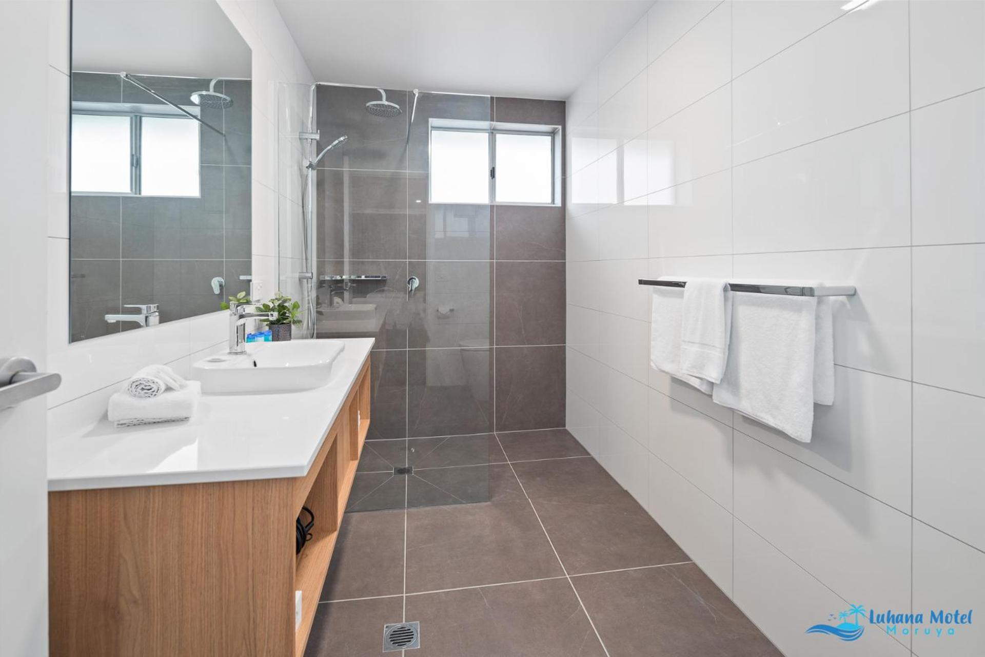 Hive Hotel, Moruya