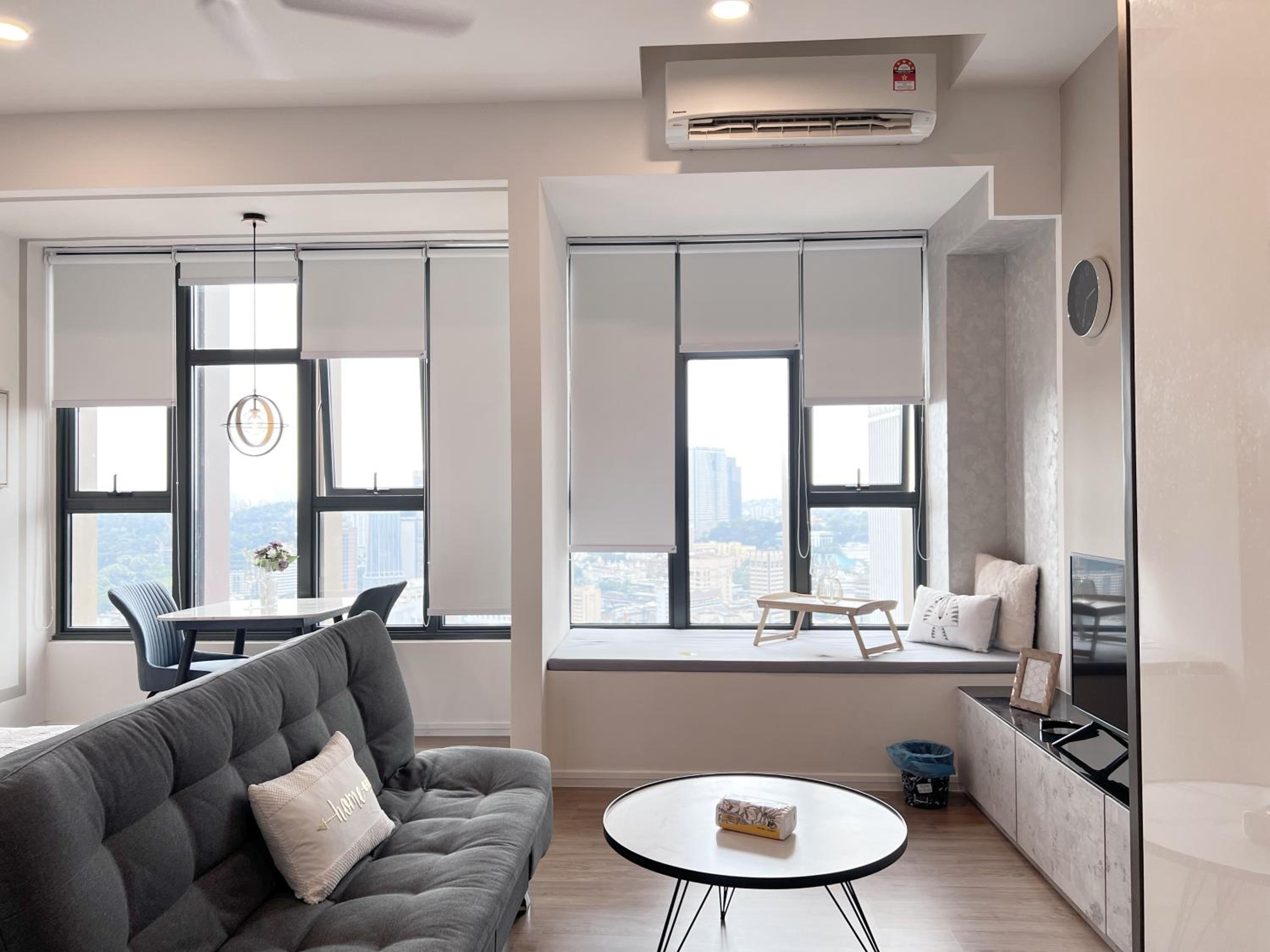 Ceylonz Suites KL Studio near Bukit Bintang - Living Signature