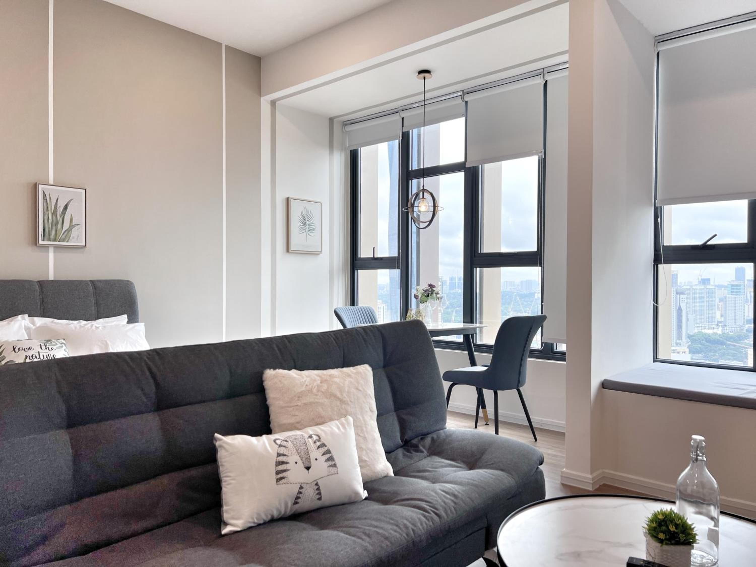 Ceylonz Suites KL Studio near Bukit Bintang - Living Signature
