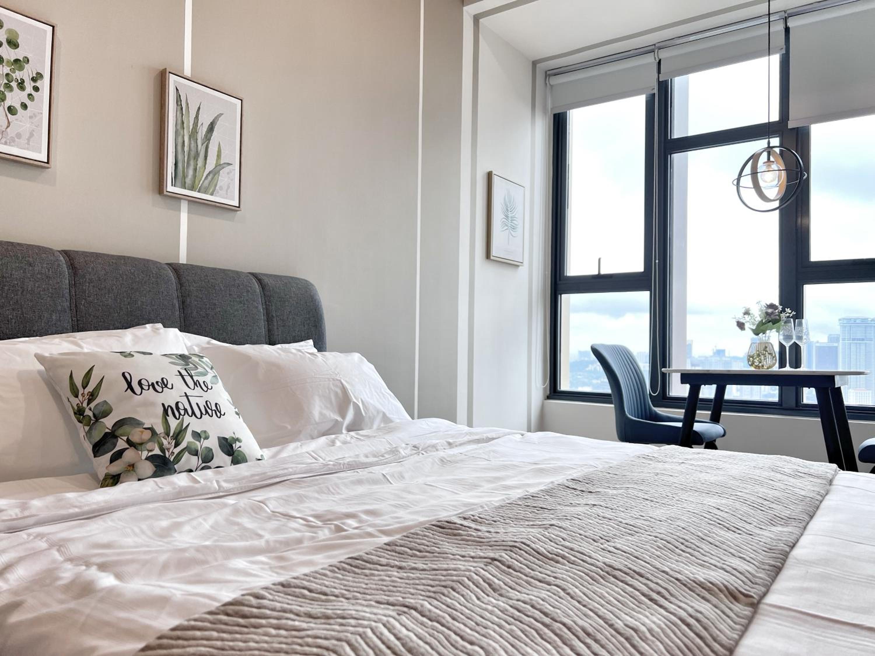 Ceylonz Suites KL Studio near Bukit Bintang - Living Signature