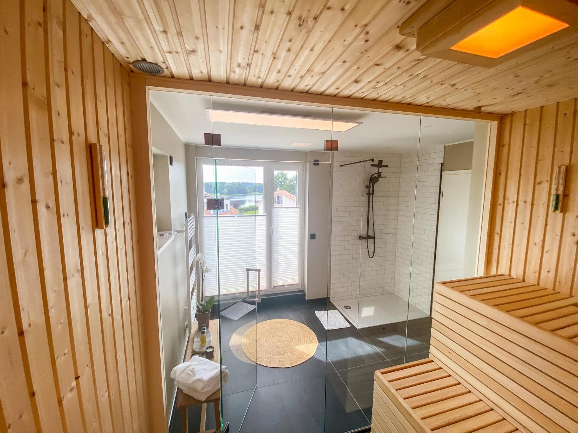 Modernes Ferienhaus mit Kamin und Sauna am Altdorfer See, Hunde sind herzlich Willkommen