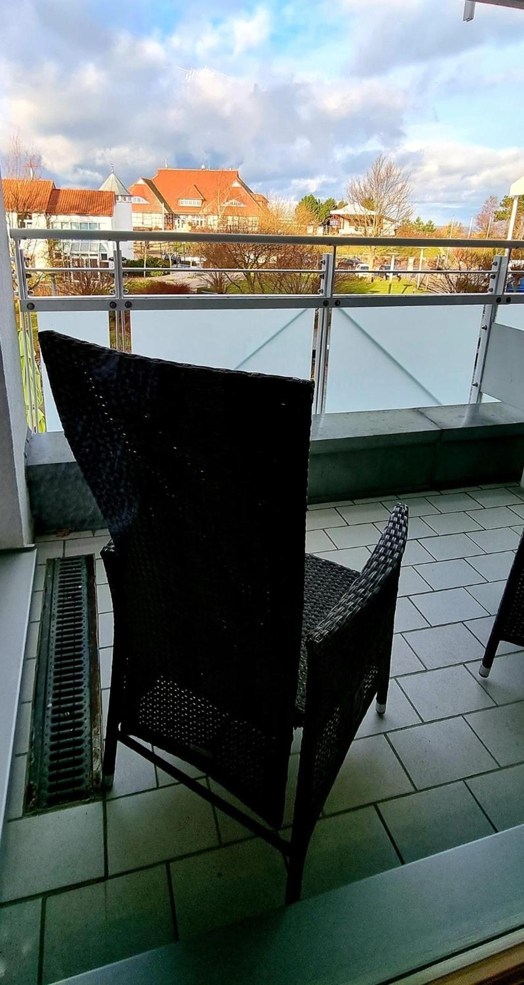 Aparthotel Am Kurhaus 110, App Ostseeglück en Zingst — balance & terrace