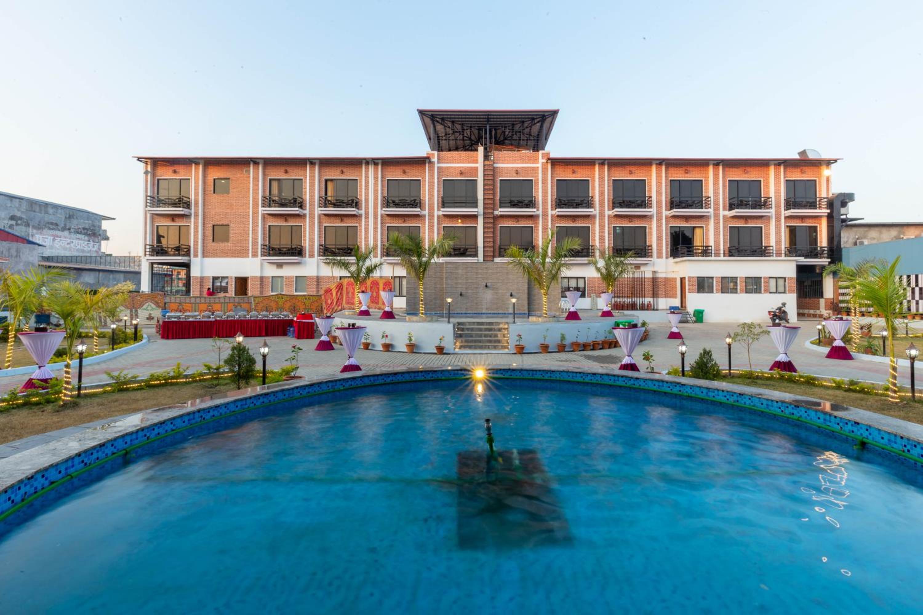 Chitwan Midtown Hotel view 5