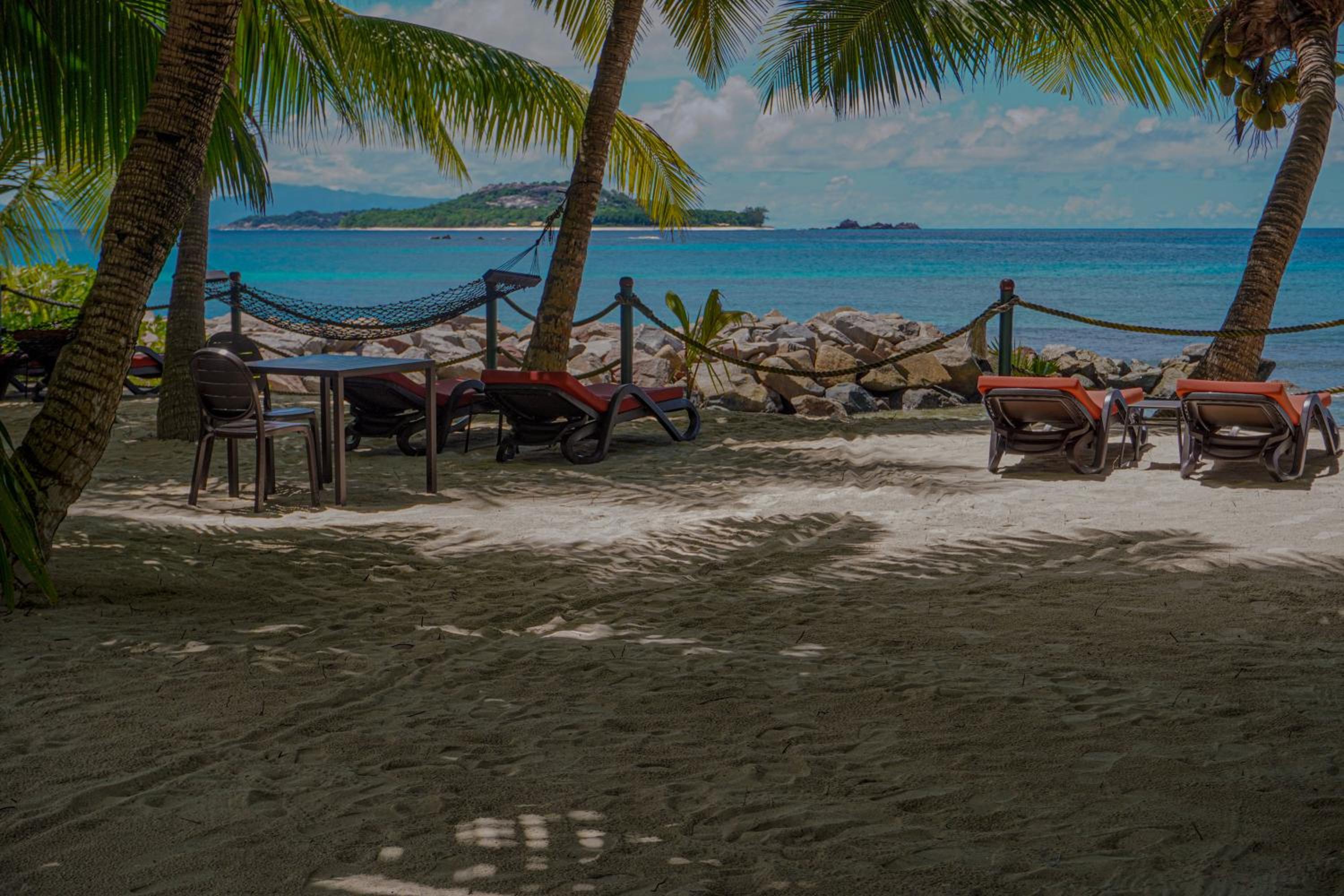 Anse Kerlan Beach Chalets