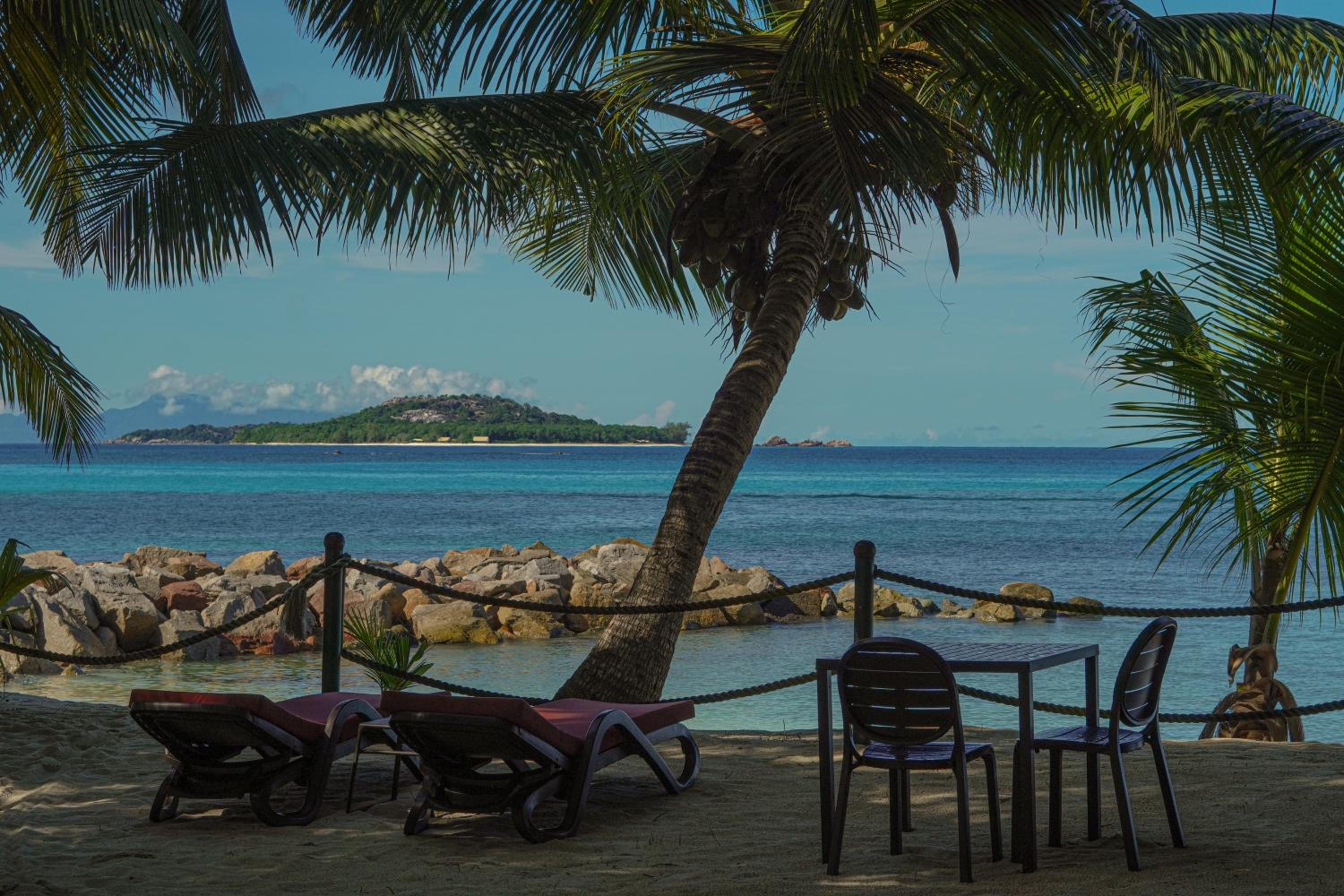 Anse Kerlan Beach Chalets