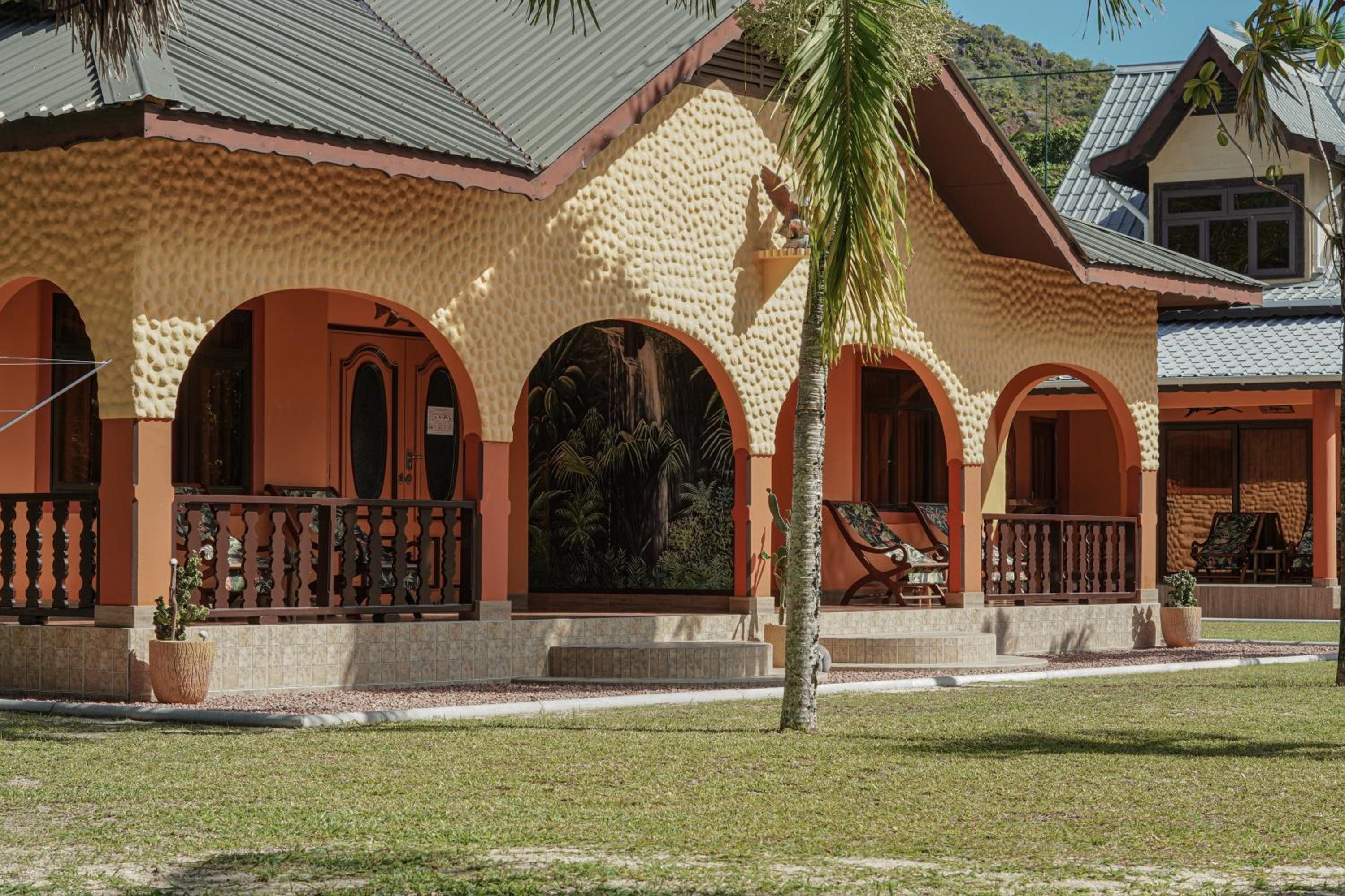 Anse Kerlan Beach Chalets