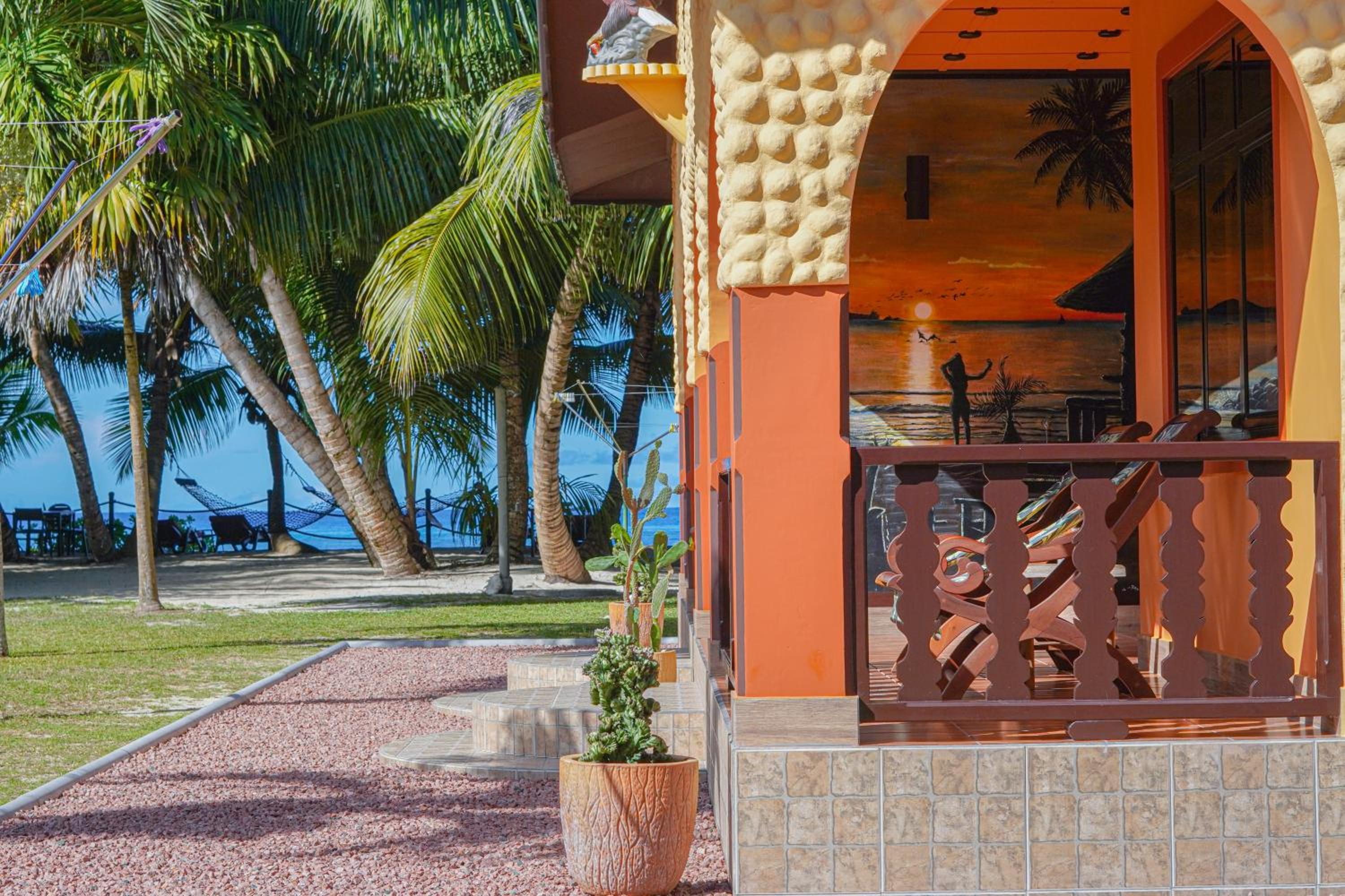 Anse Kerlan Beach Chalets
