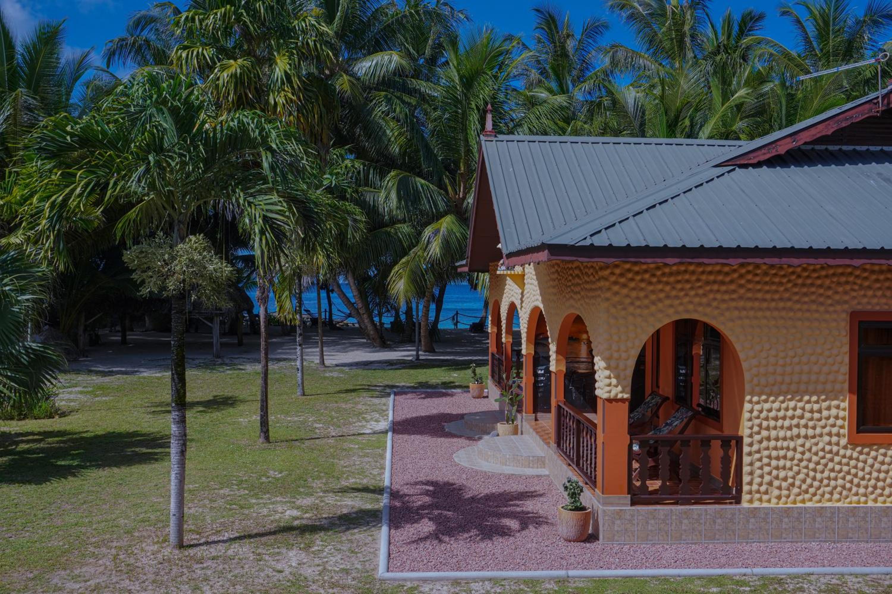 Anse Kerlan Beach Chalets