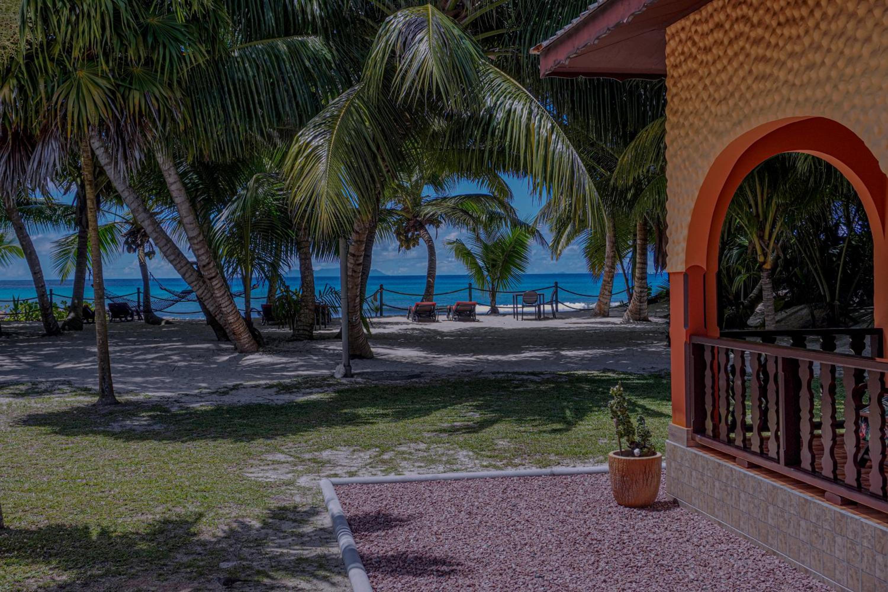 Anse Kerlan Beach Chalets