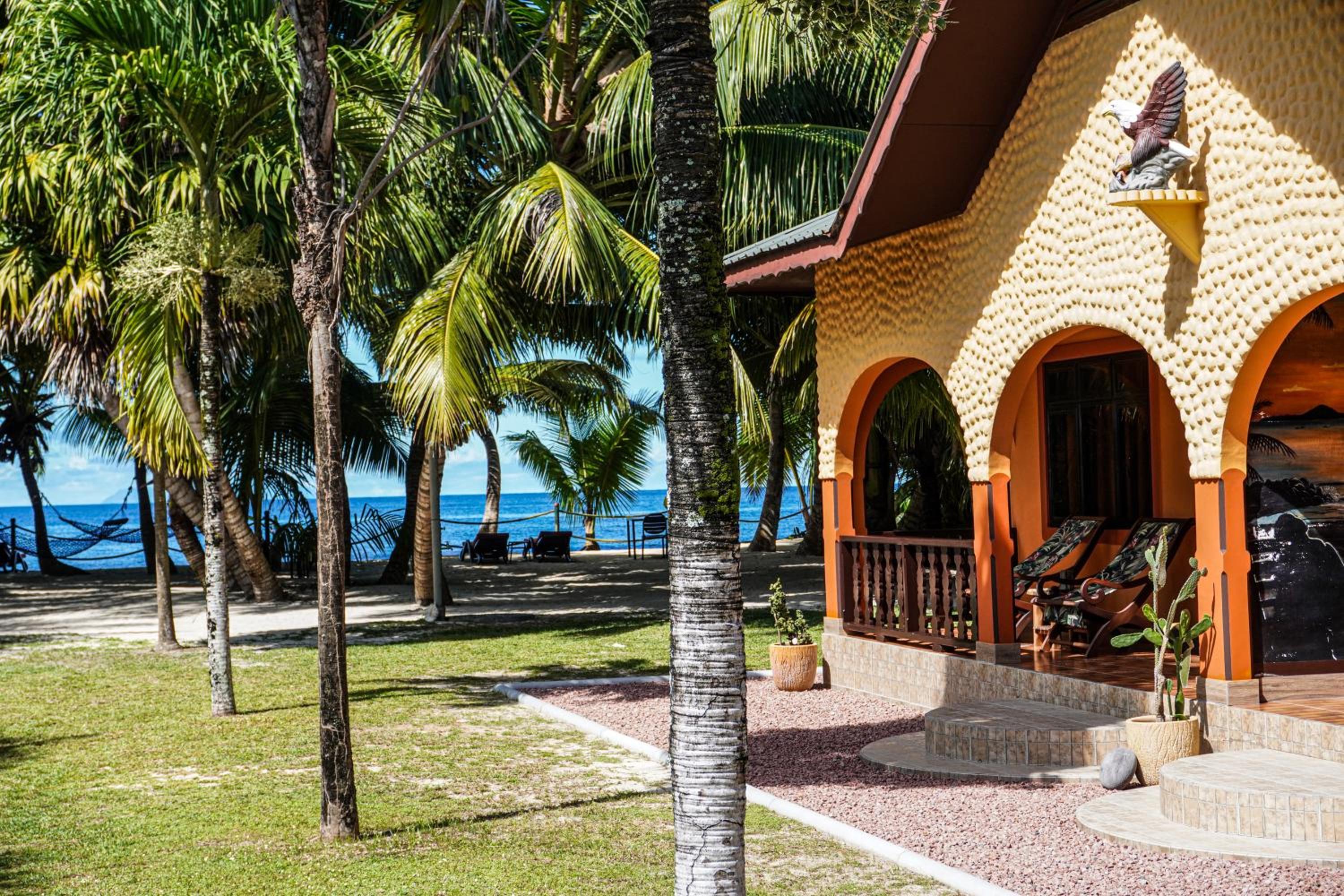 Anse Kerlan Beach Chalets