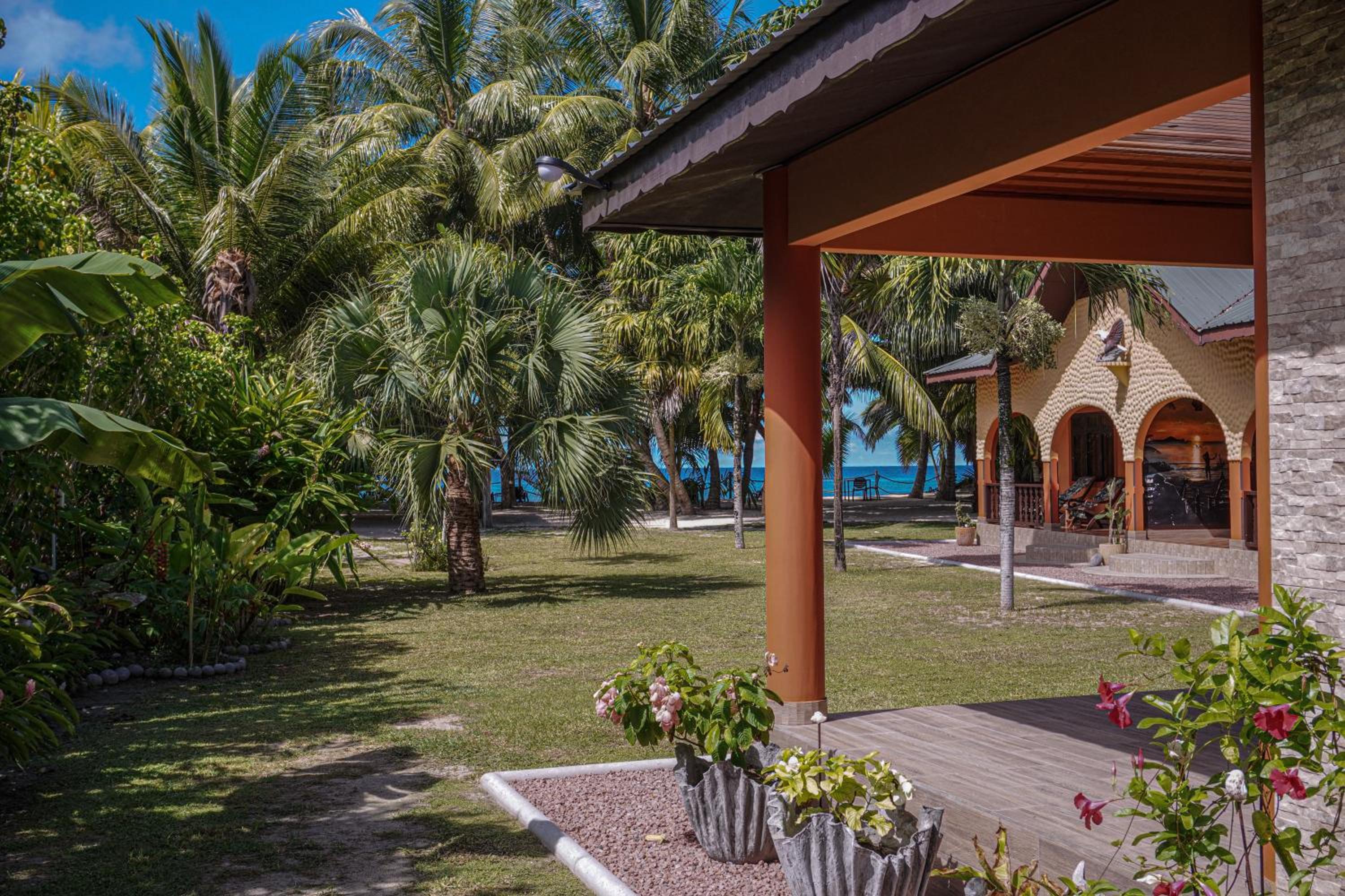 Anse Kerlan Beach Chalets