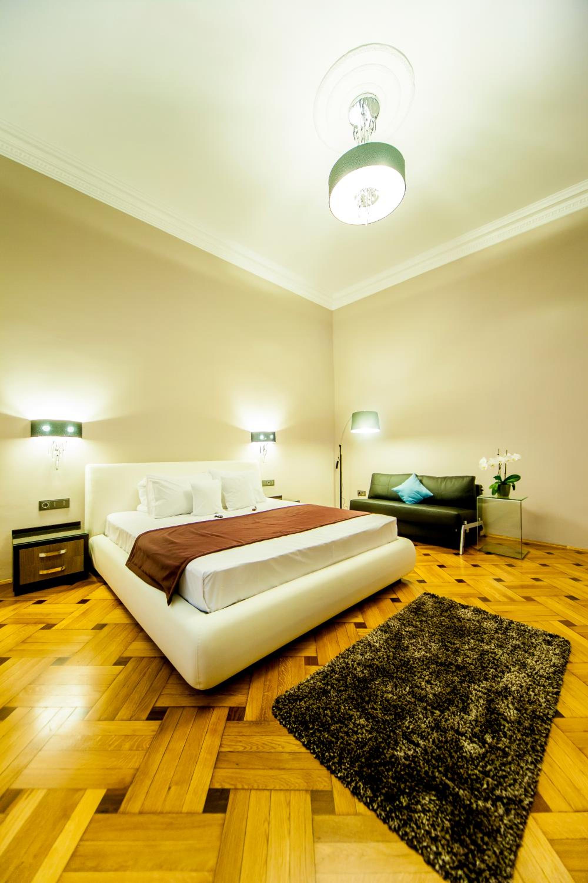 Matei Corvin Deluxe Apartment