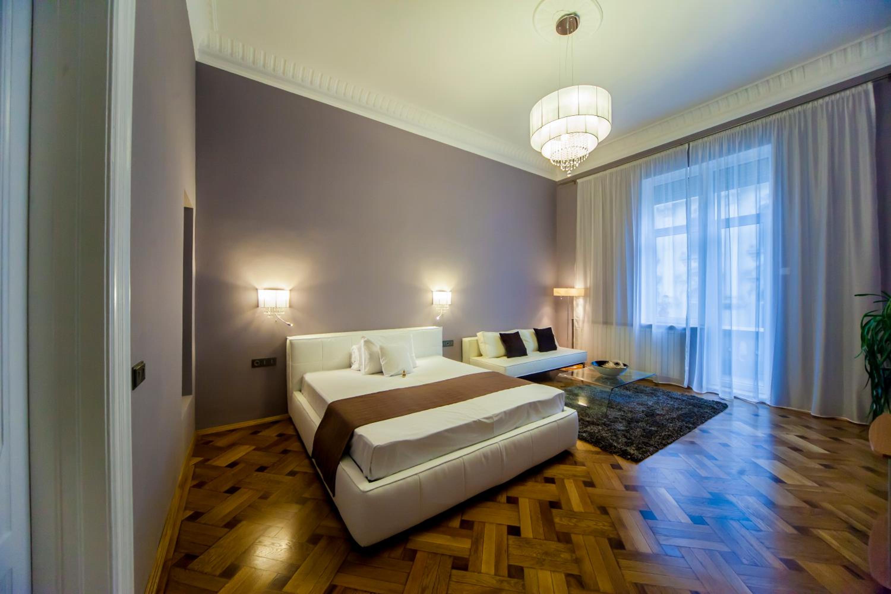 Matei Corvin Deluxe Apartment