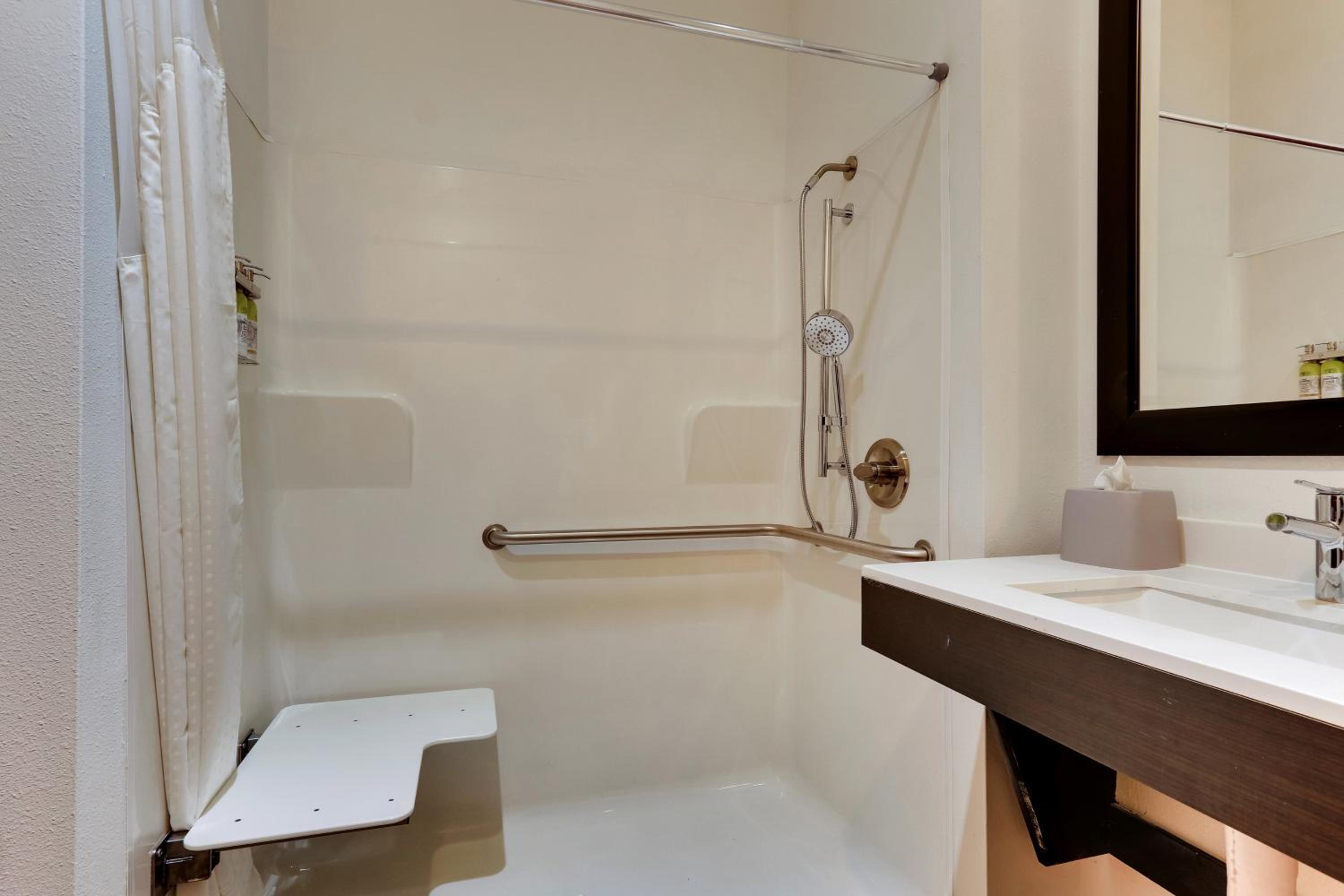 Ardmore Vacations - Holiday Inn Express  Suites - Ardmore, an IHG Hotel - Property Image 52