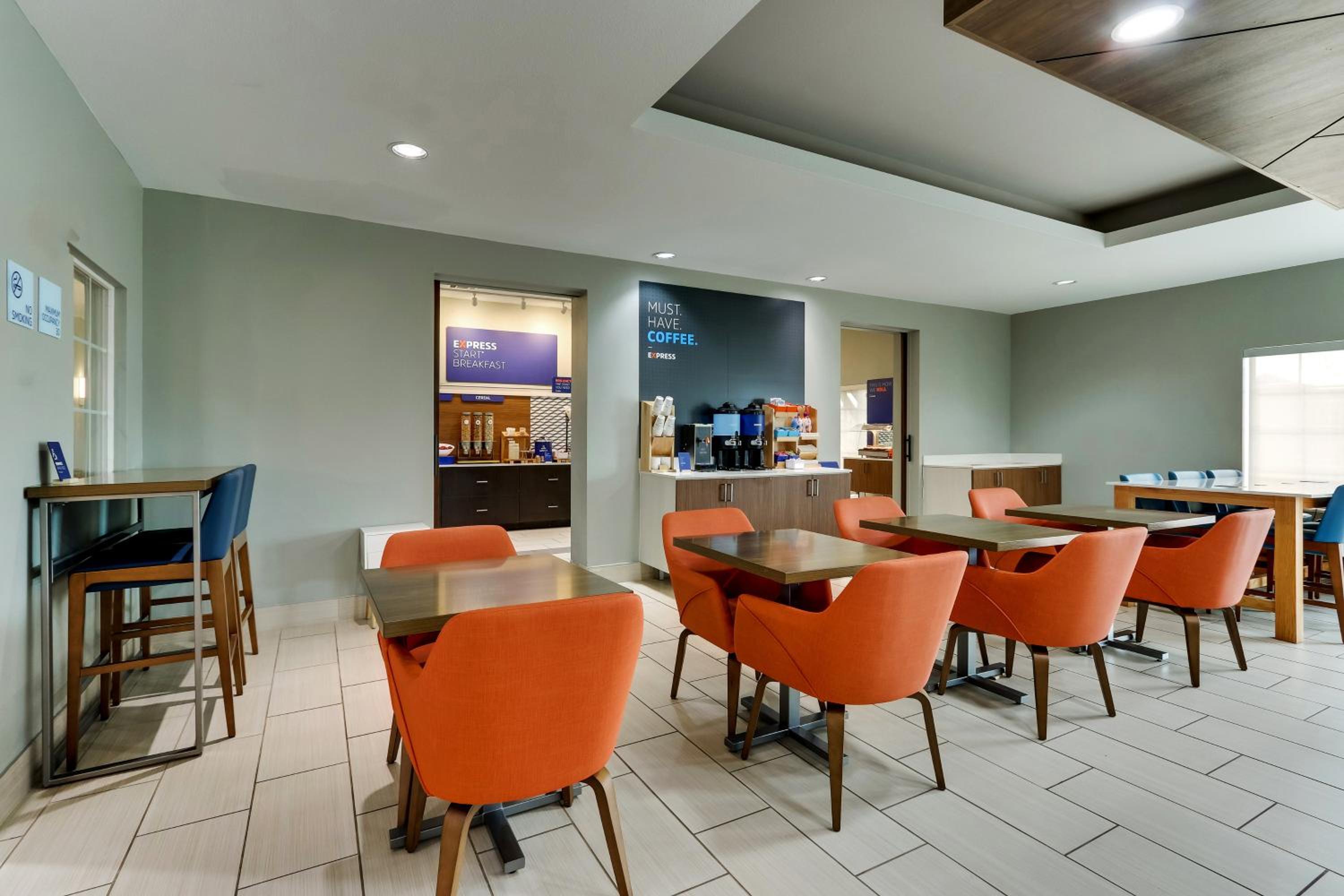Ardmore Vacations - Holiday Inn Express  Suites - Ardmore, an IHG Hotel - Property Image 13
