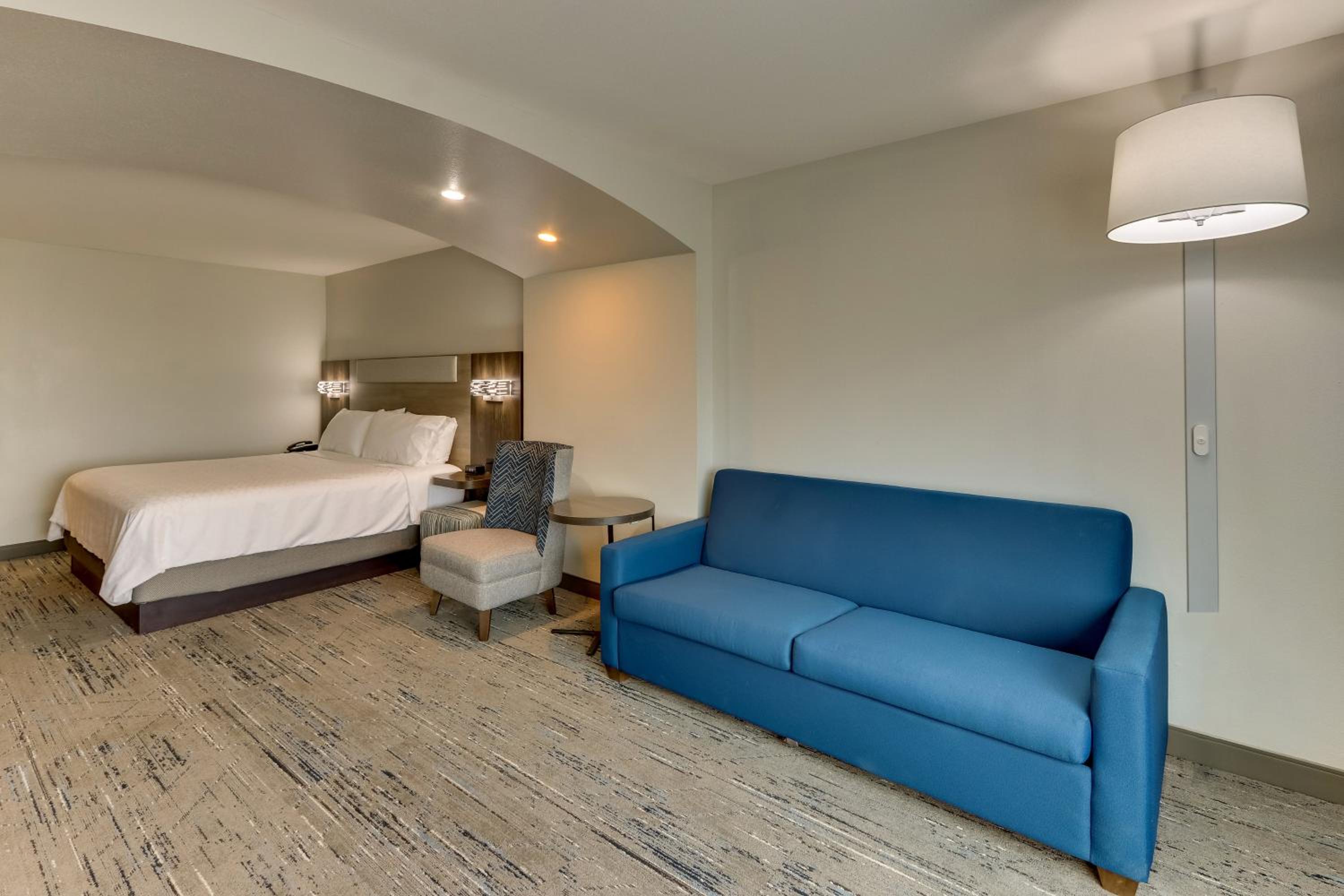 Ardmore Vacations - Holiday Inn Express  Suites - Ardmore, an IHG Hotel - Property Image 21