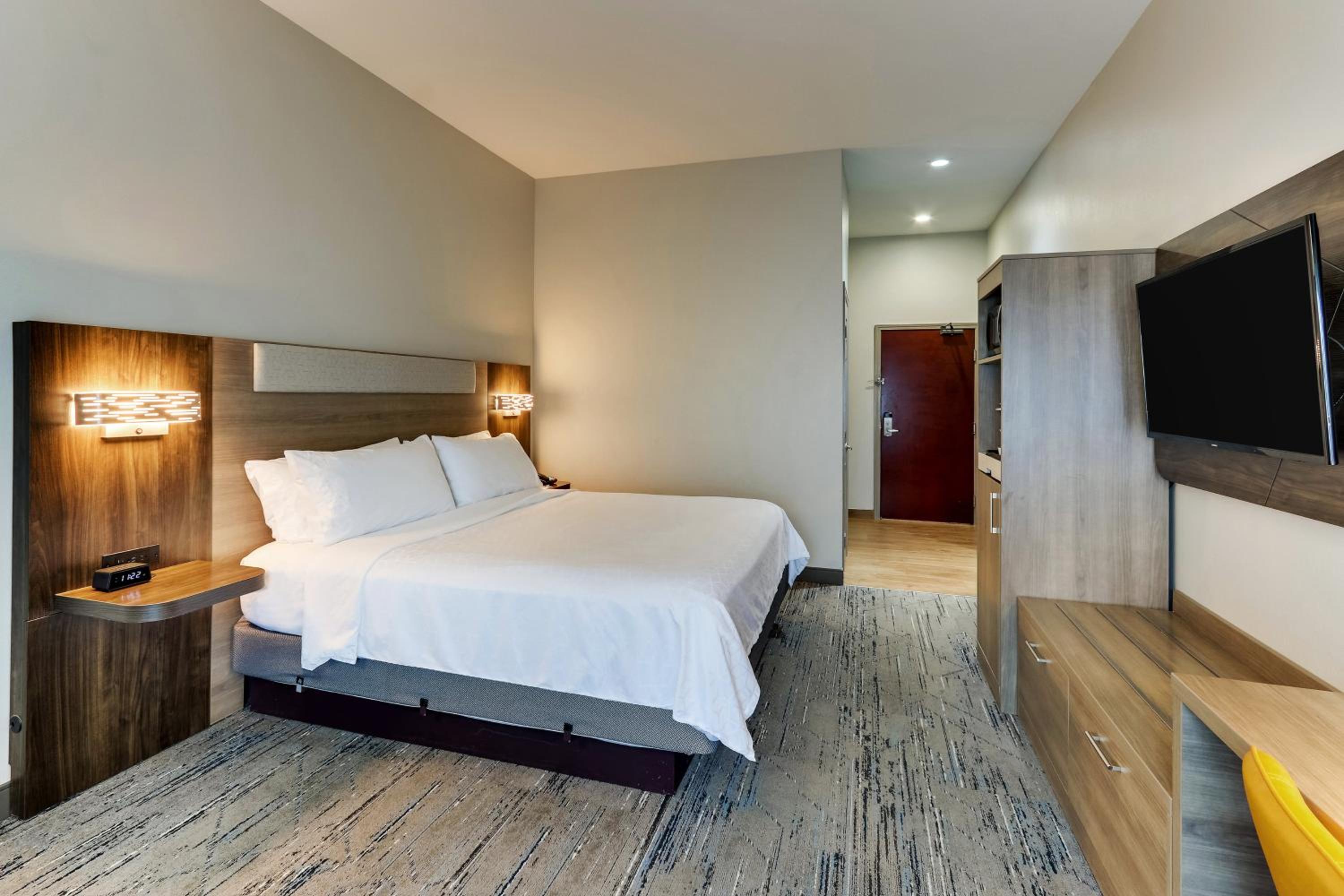 Ardmore Vacations - Holiday Inn Express  Suites - Ardmore, an IHG Hotel - Property Image 18