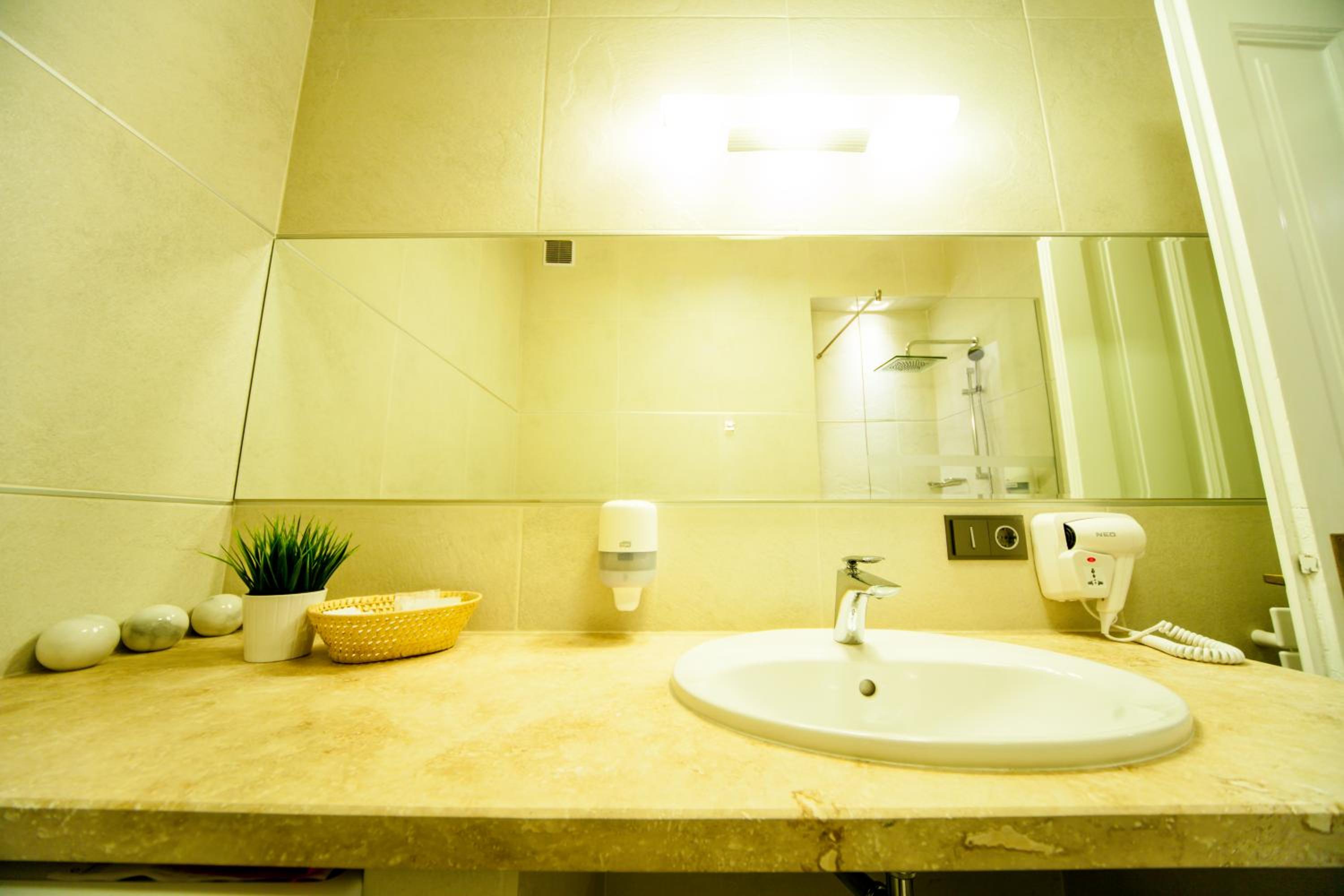 Matei Corvin Deluxe Apartment