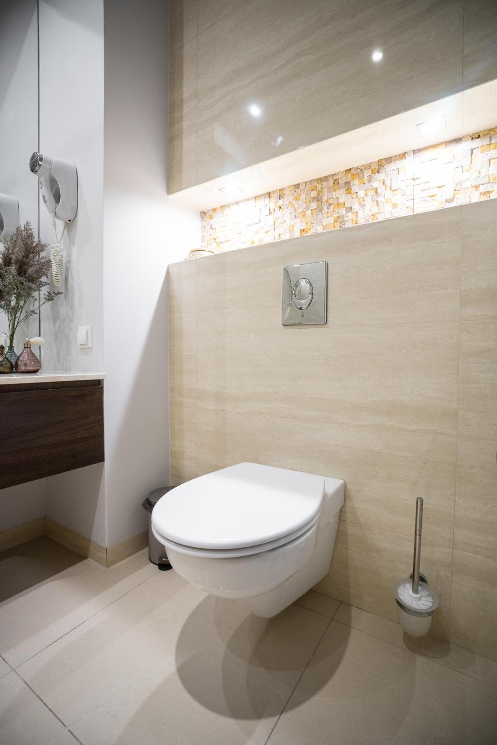 oompH Warsaw Central Luxurious Air-Conditioned Apartment with Balcony view 4