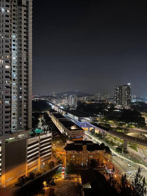Private Jacuzzi Luxury Suite at KL City 184