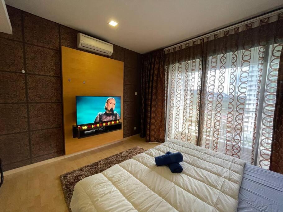 Private Jacuzzi Luxury Suite at KL City 184