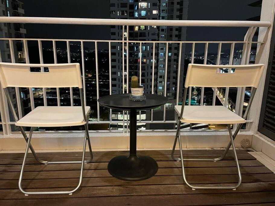 Private Jacuzzi Luxury Suite at KL City 184