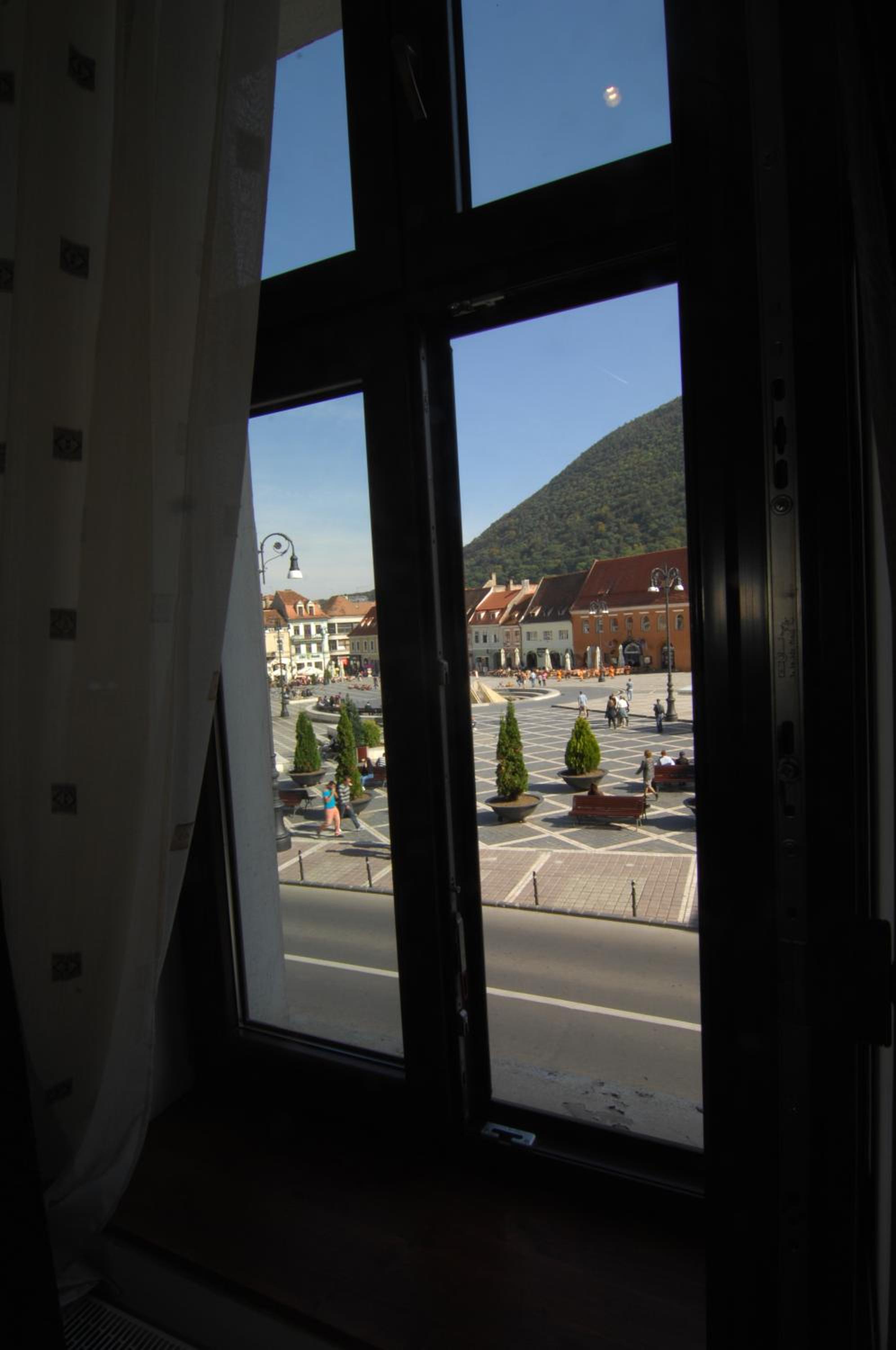 Main Square Apartments & More
