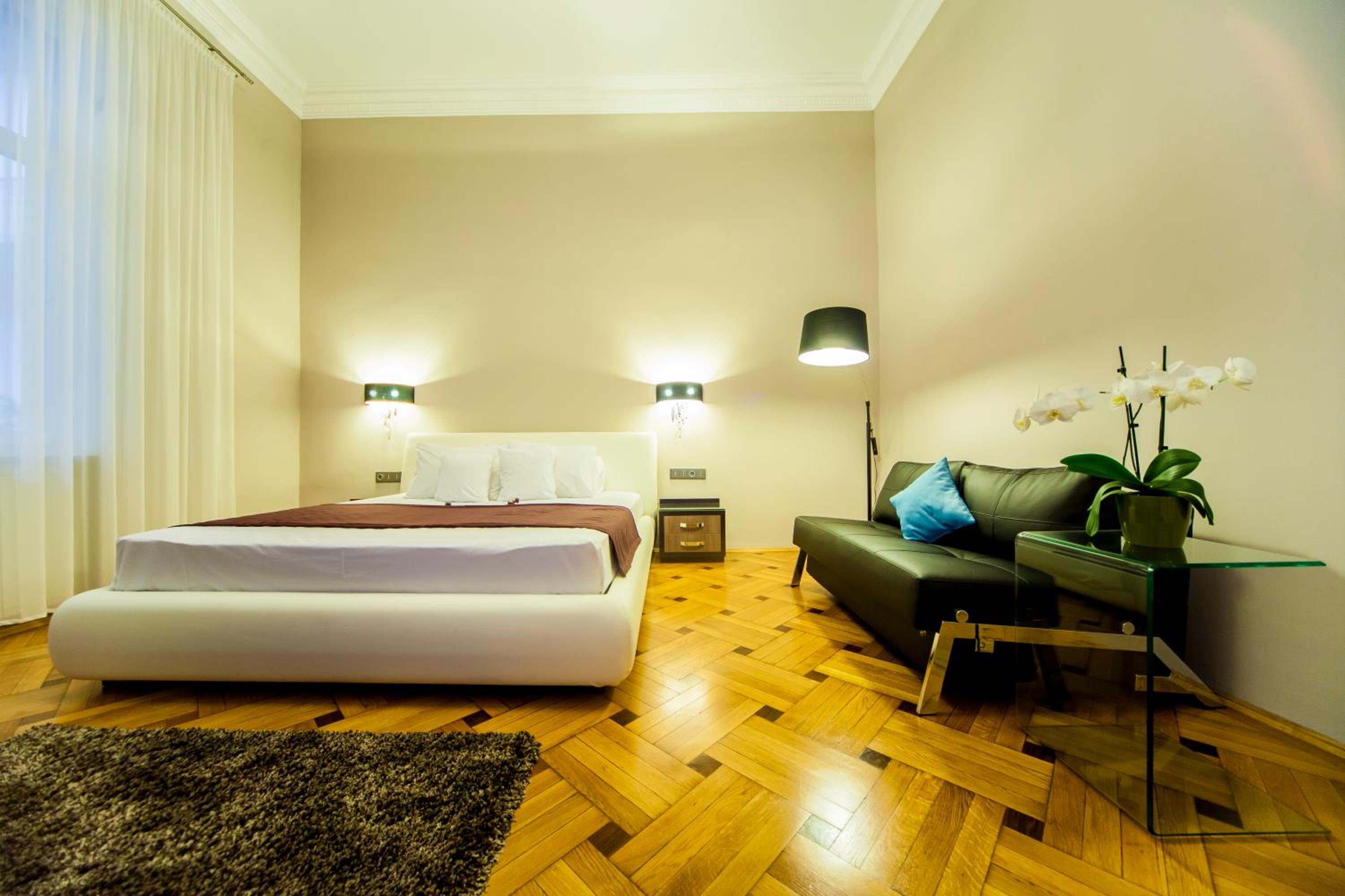 Matei Corvin Deluxe Apartment