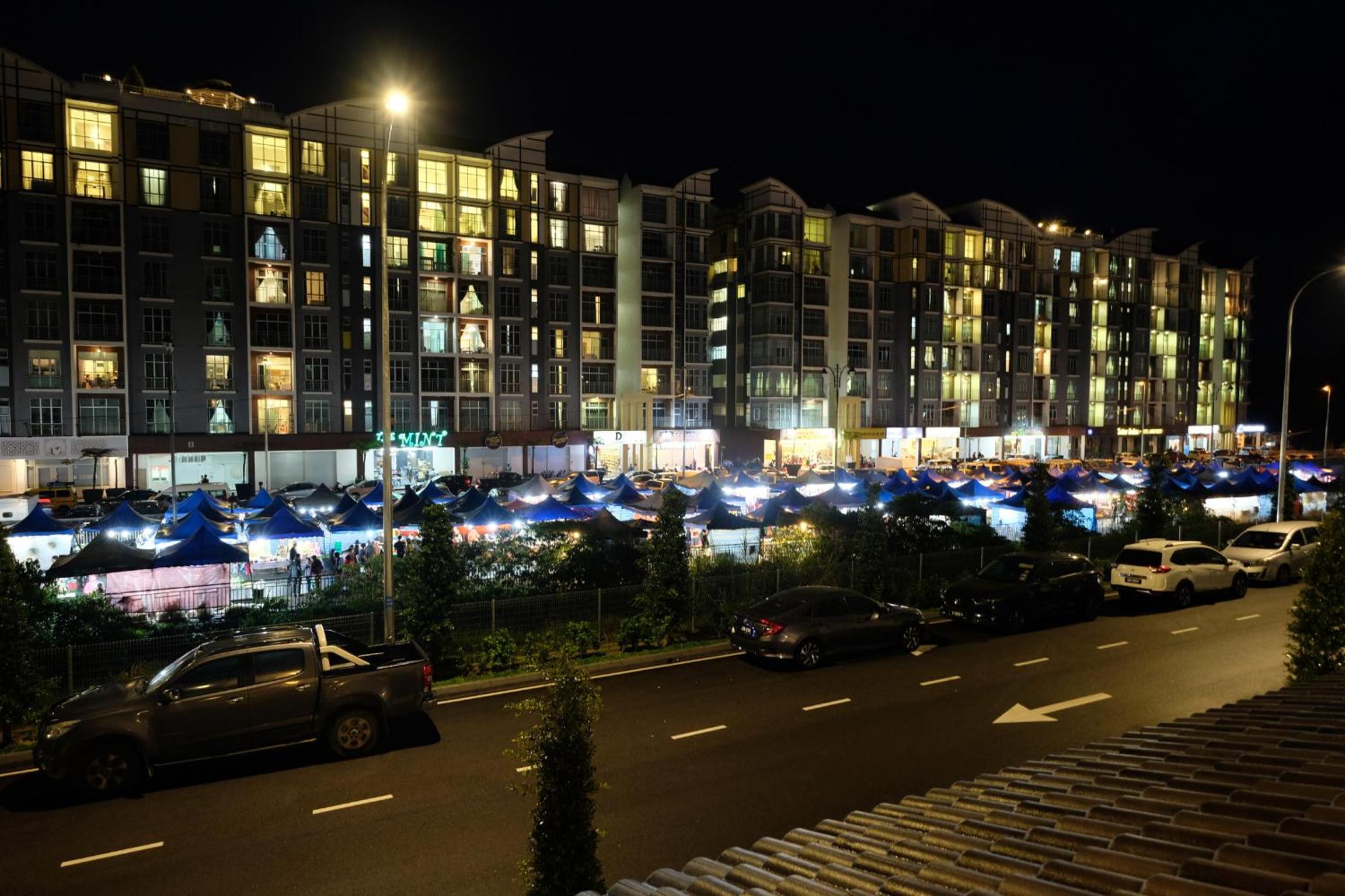 Comfy Sofy 21- Backyard Garden- Night Market area
