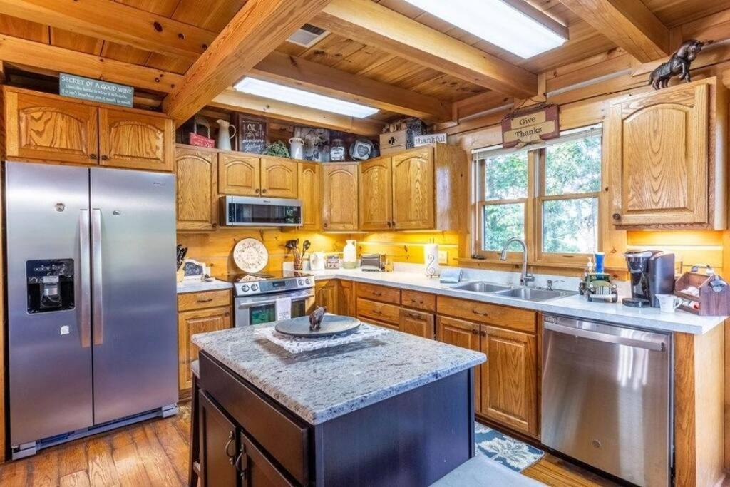 Majestic Mountain Top, Best View in Bryson City!