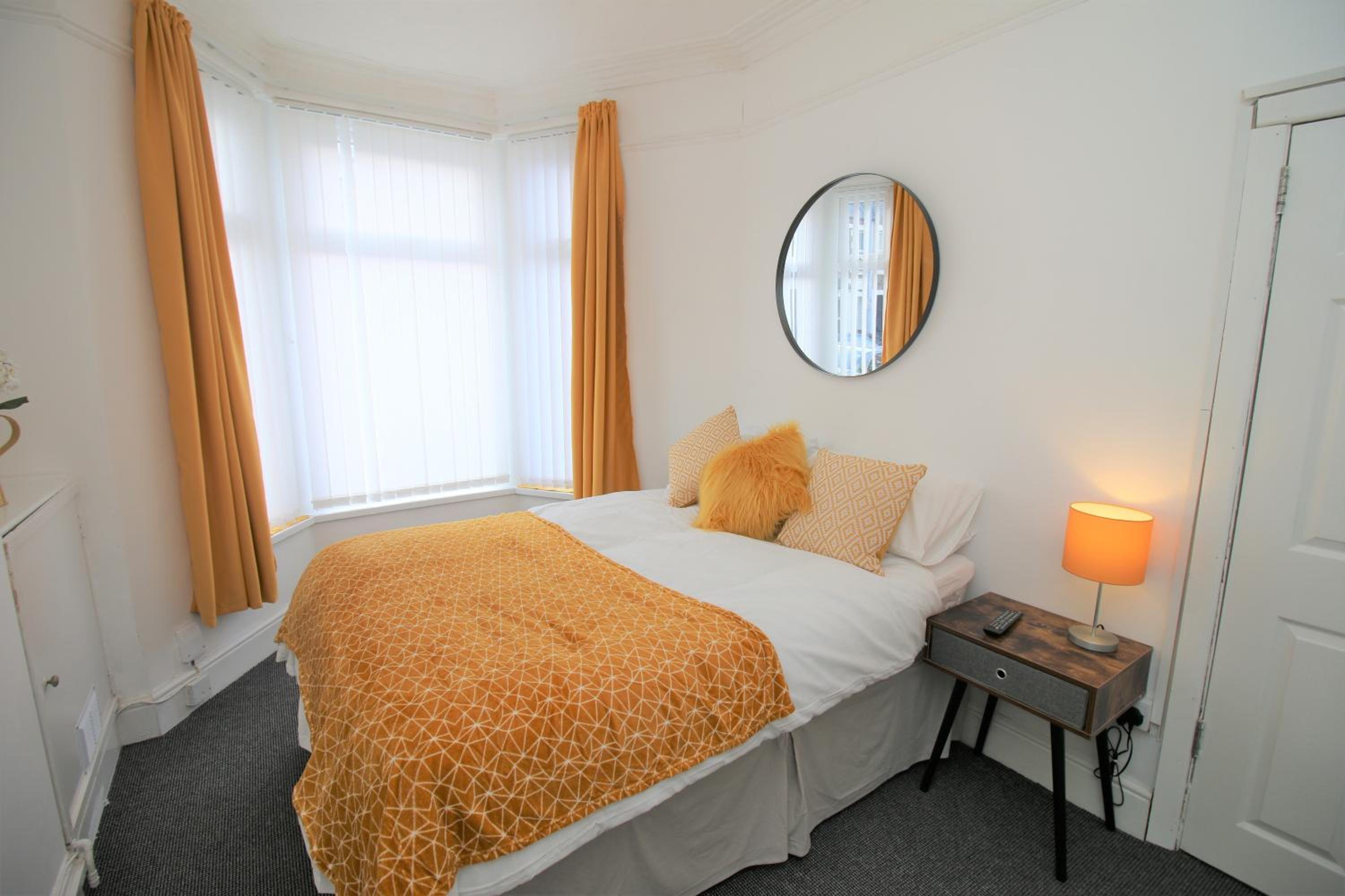Three Bedroom Townhouse - Free Local Parking - by Property Promise view 3